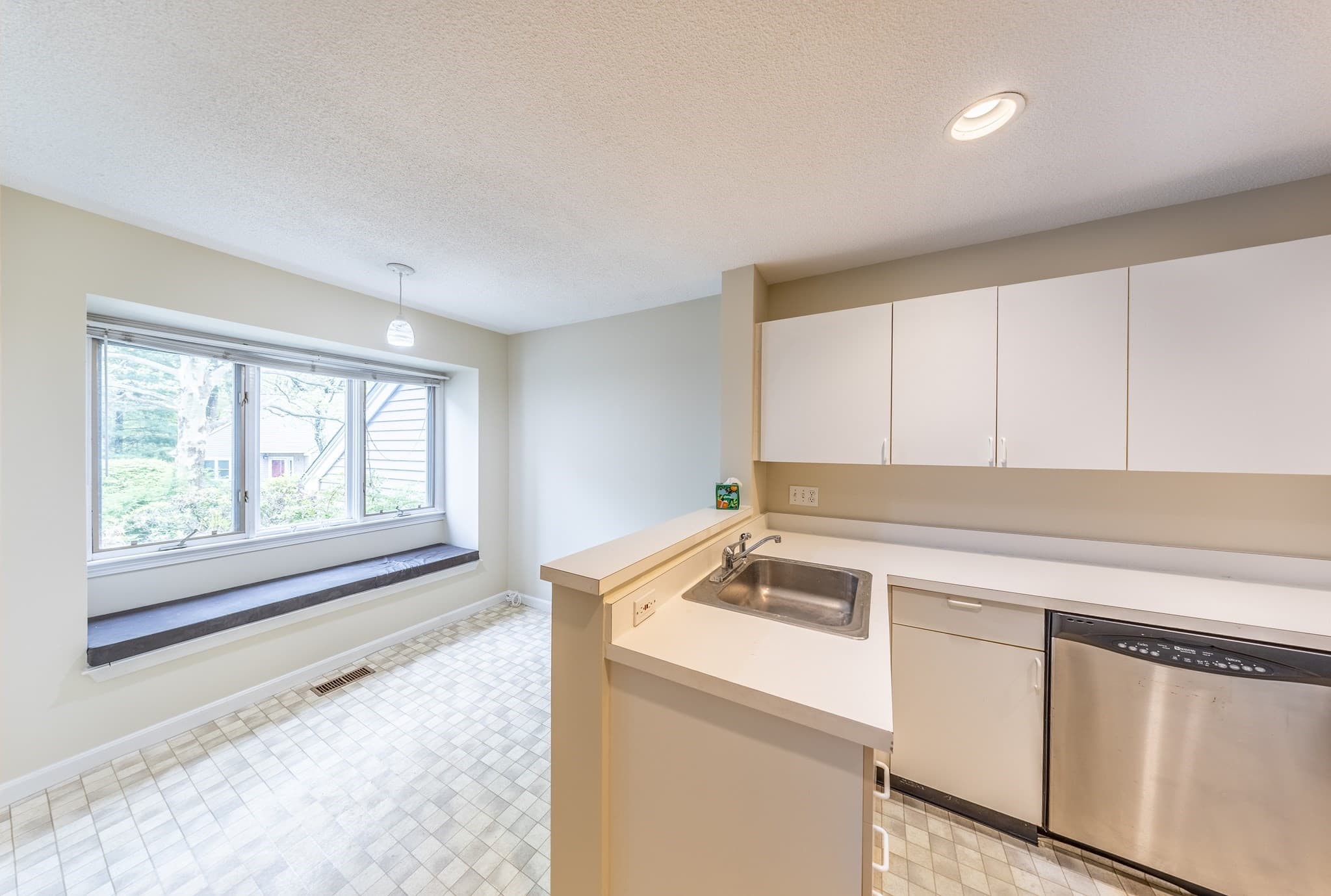 Condominium at 49 Bishops Forest Dr # 49, Waltham MA 02452, photo 10 of 40