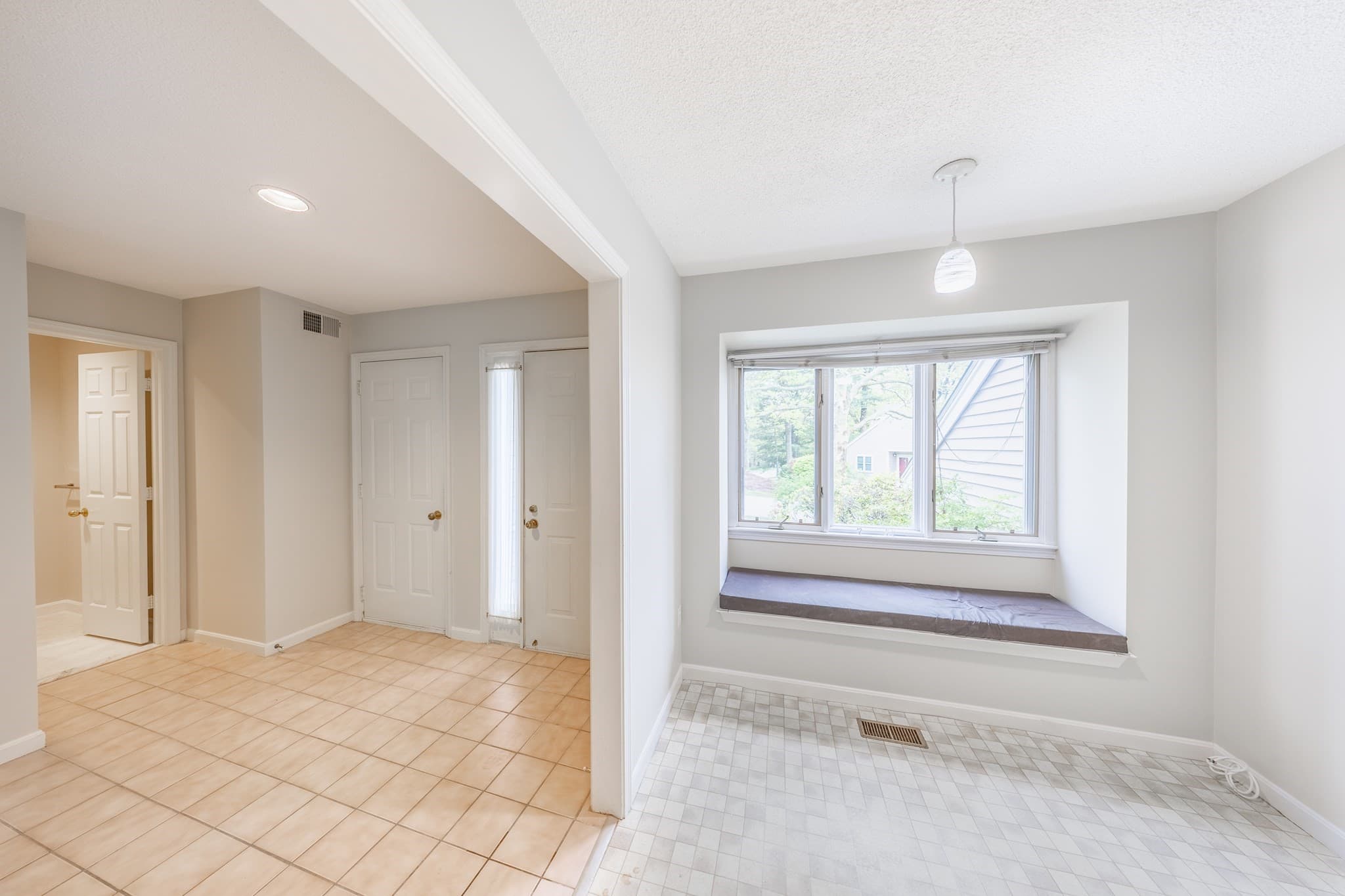 Condominium at 49 Bishops Forest Dr # 49, Waltham MA 02452, photo 4 of 40