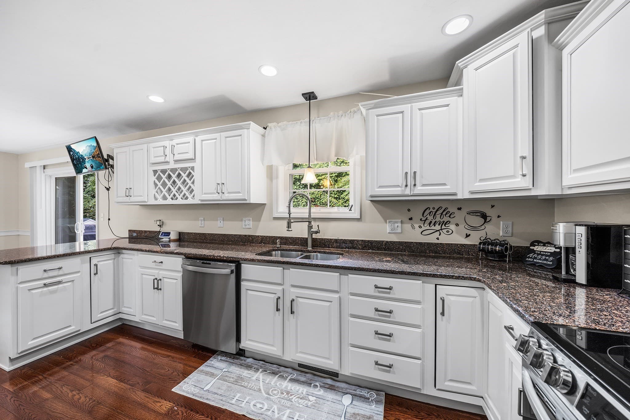 Single Family Residence at 10 Egan Ave, Worcester MA 01604, Worcester, photo 11 of 38