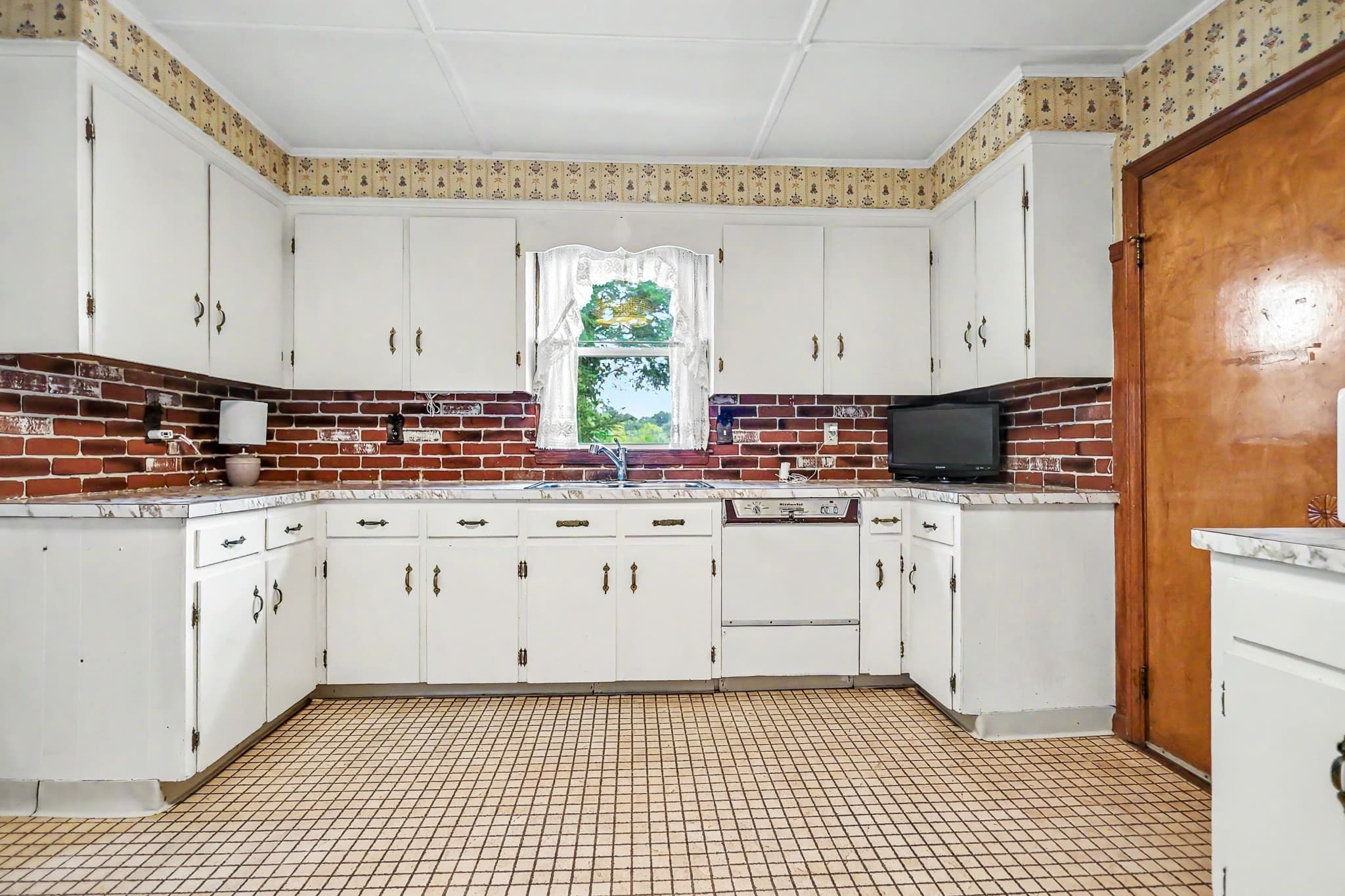 Single Family Residence at 9 Varnum Street, Haverhill MA 01835, Haverhill, photo 5 of 33