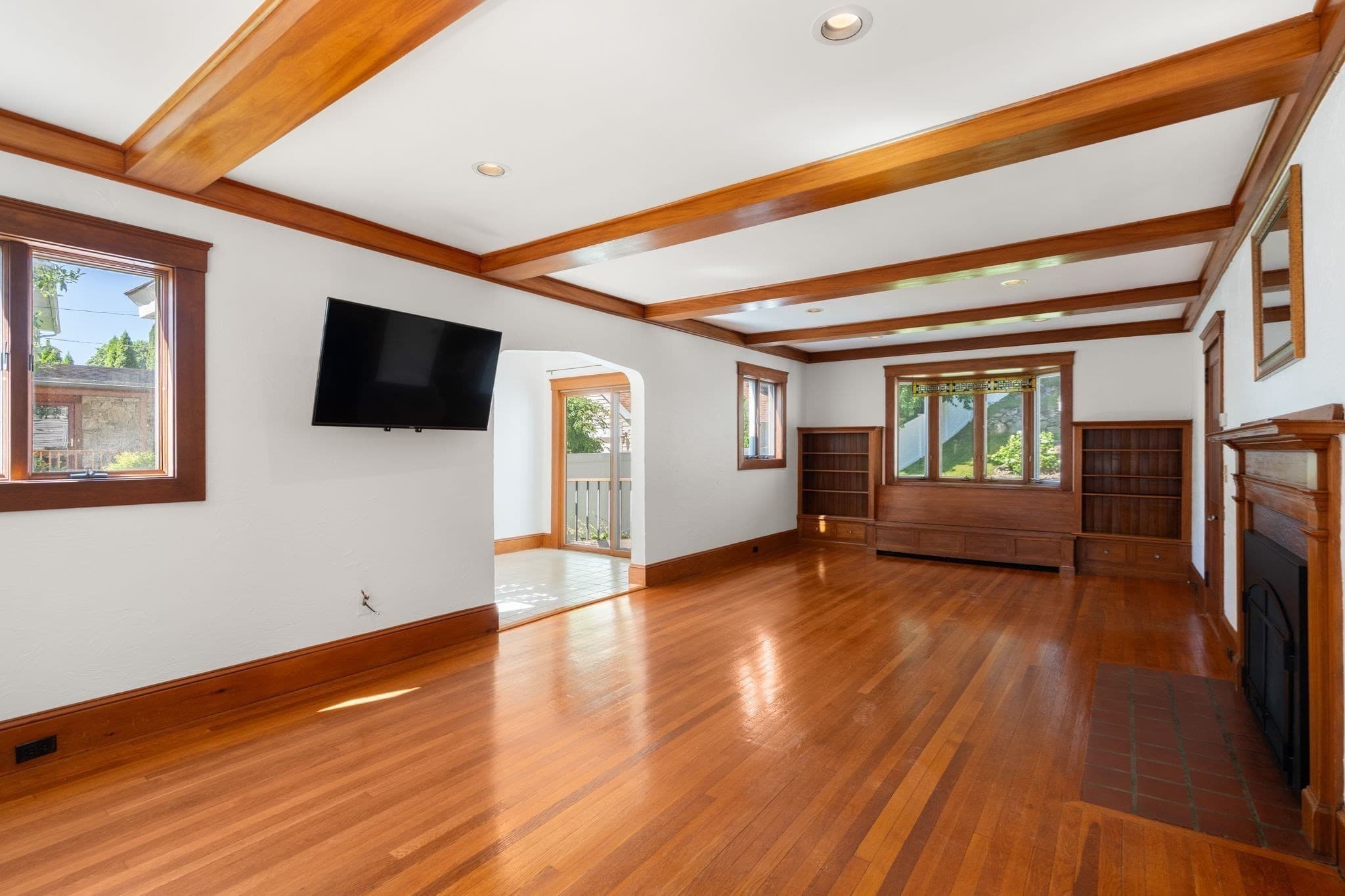 Single Family Residence at 43 Laconia Rd, Worcester MA 01609, Worcester, photo 6 of 37