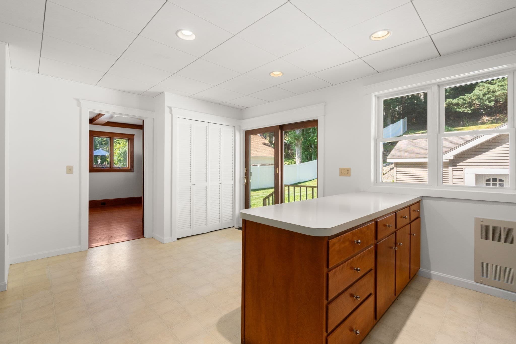 Single Family Residence at 43 Laconia Rd, Worcester MA 01609, Worcester, photo 12 of 37