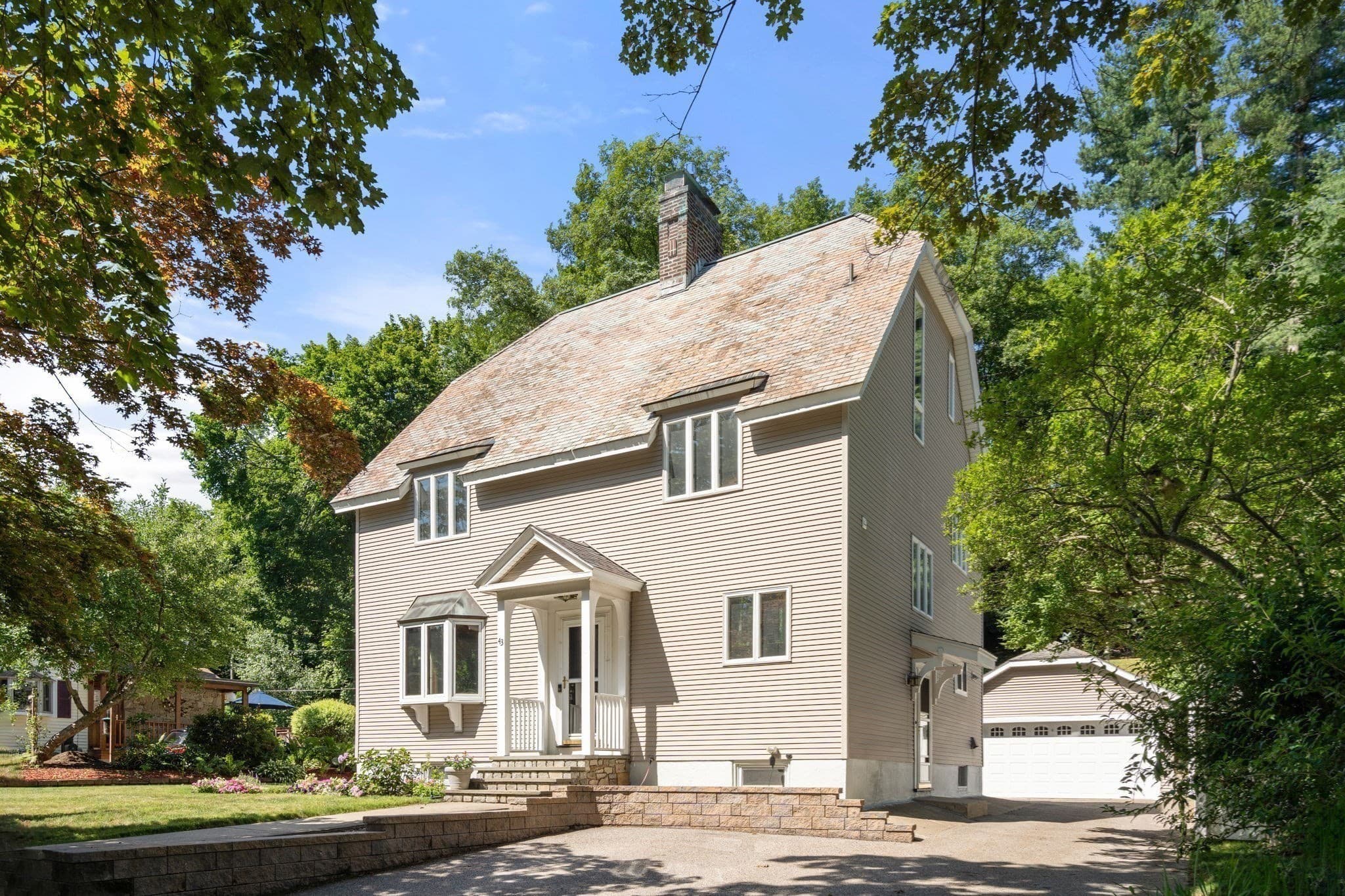 Single Family Residence at 43 Laconia Rd, Worcester MA 01609, Worcester, photo 3 of 37