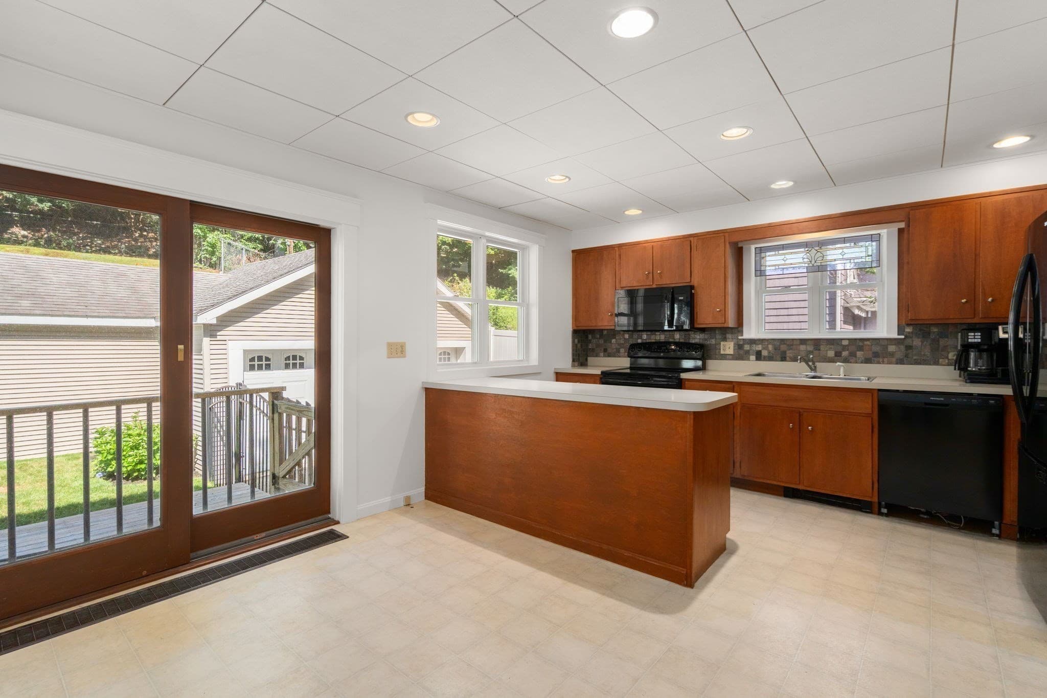 Single Family Residence at 43 Laconia Rd, Worcester MA 01609, Worcester, photo 10 of 37