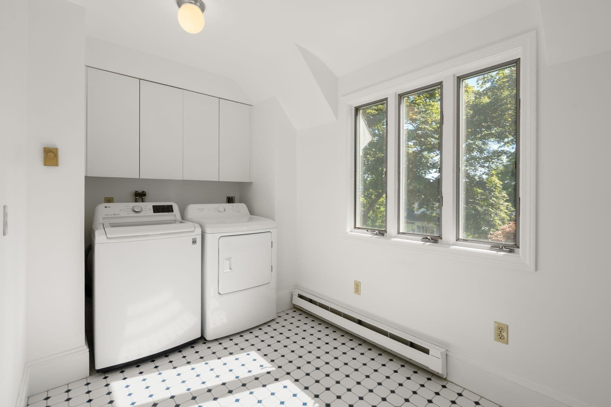 Single Family Residence at 43 Laconia Rd, Worcester MA 01609, Worcester, photo 19 of 37