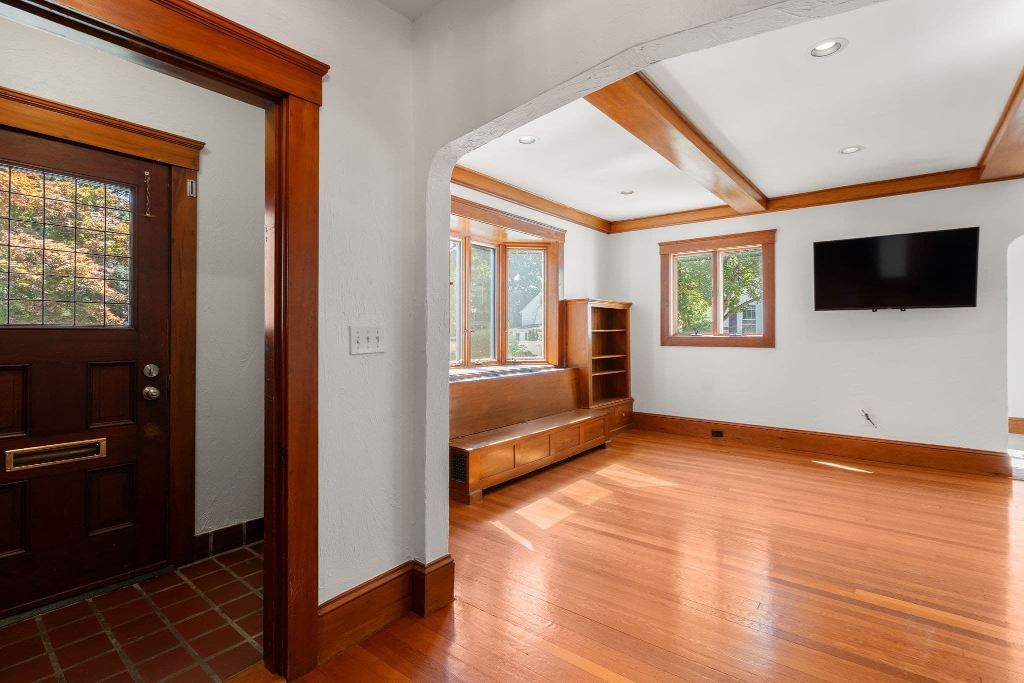 Single Family Residence at 43 Laconia Rd, Worcester MA 01609, Worcester, photo 4 of 37