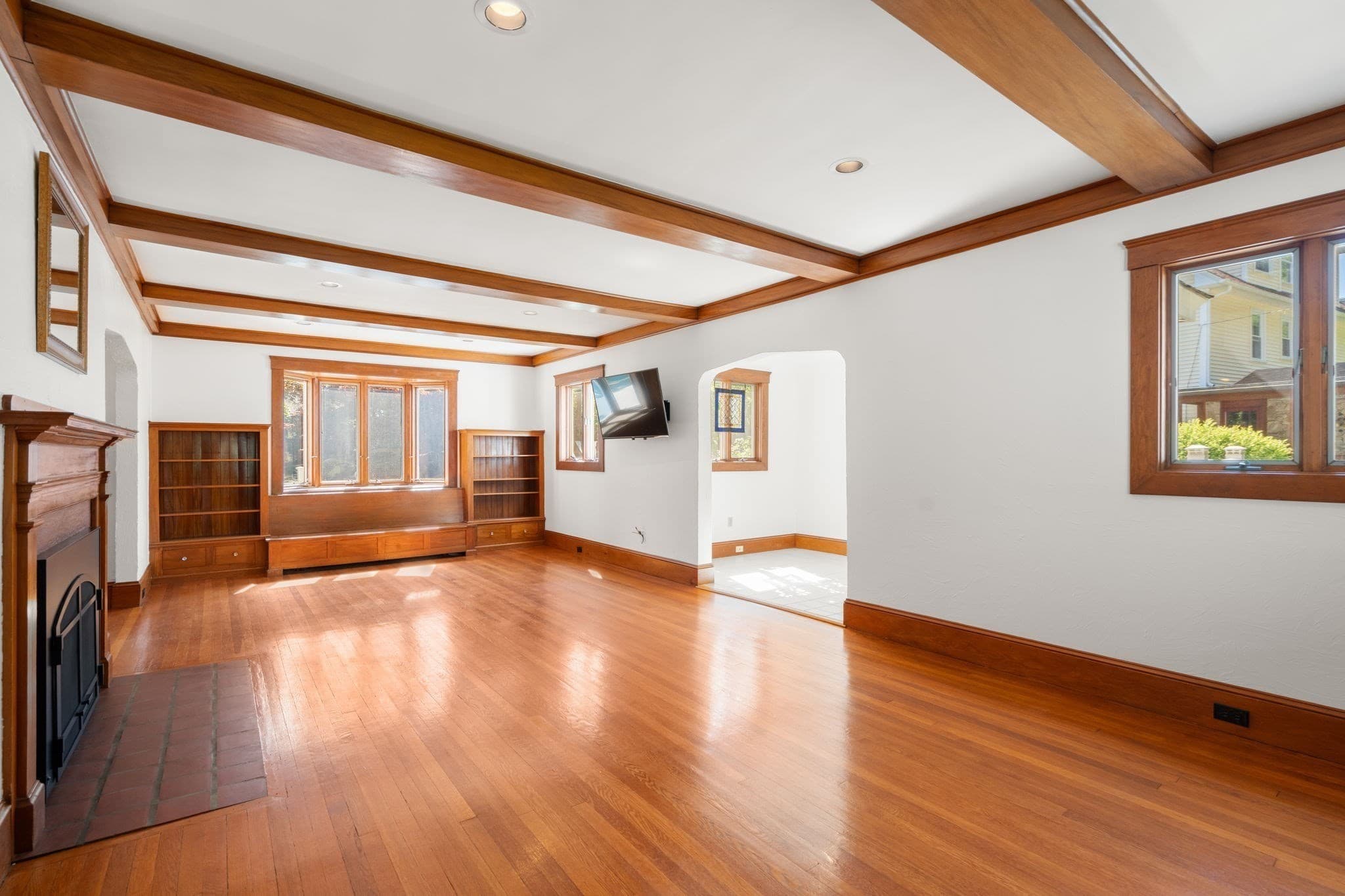 Single Family Residence at 43 Laconia Rd, Worcester MA 01609, Worcester, photo 8 of 37