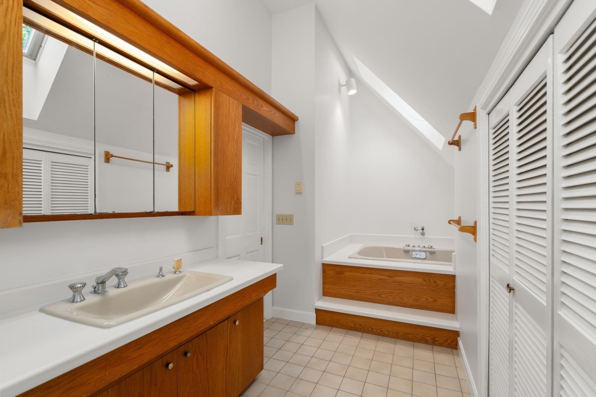 Single Family Residence at 43 Laconia Rd, Worcester MA 01609, Worcester, photo 21 of 37