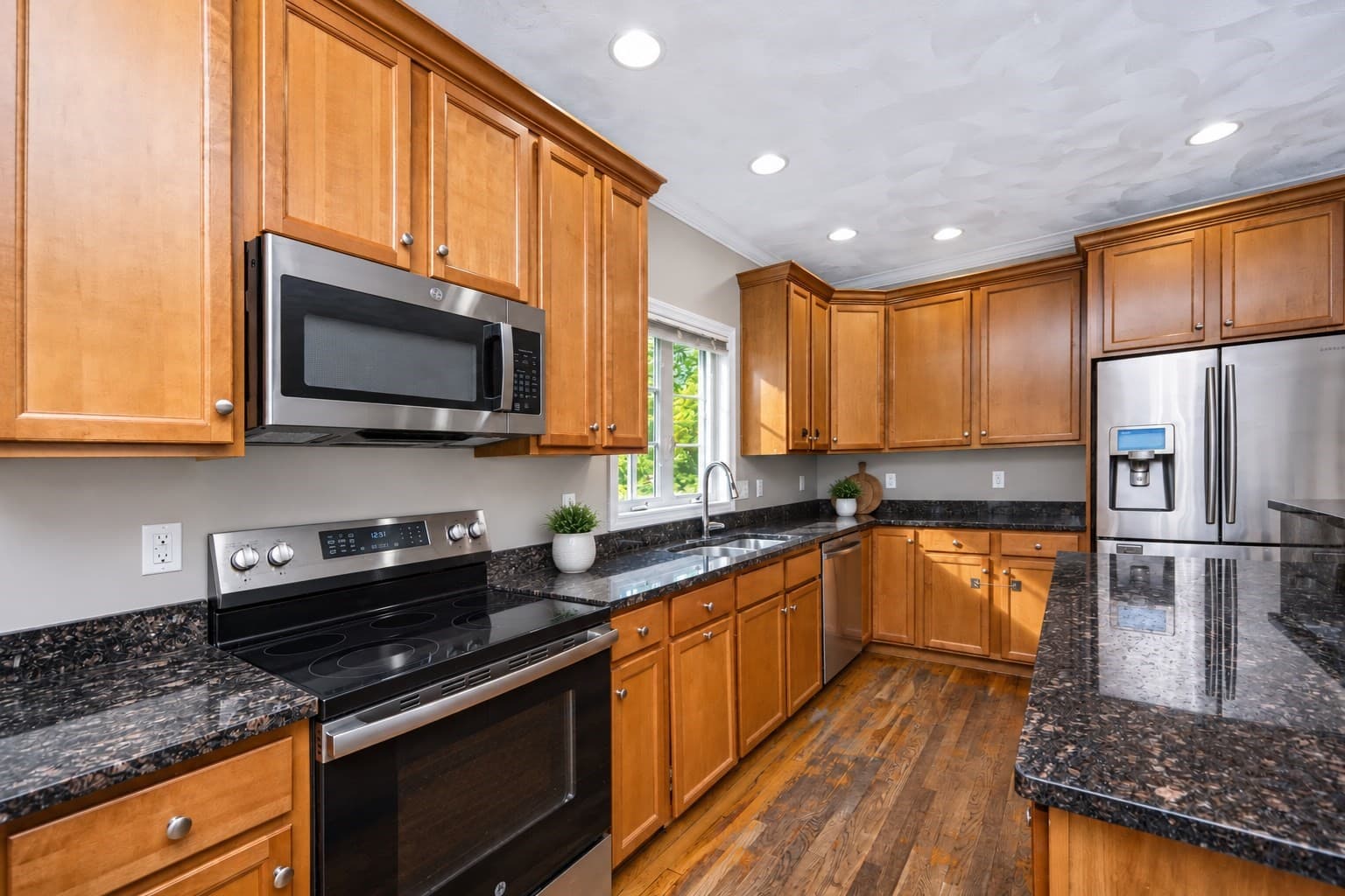 Single Family Residence at 14 West Ledge Rd, Clinton MA 01510, Clinton, photo 6 of 37