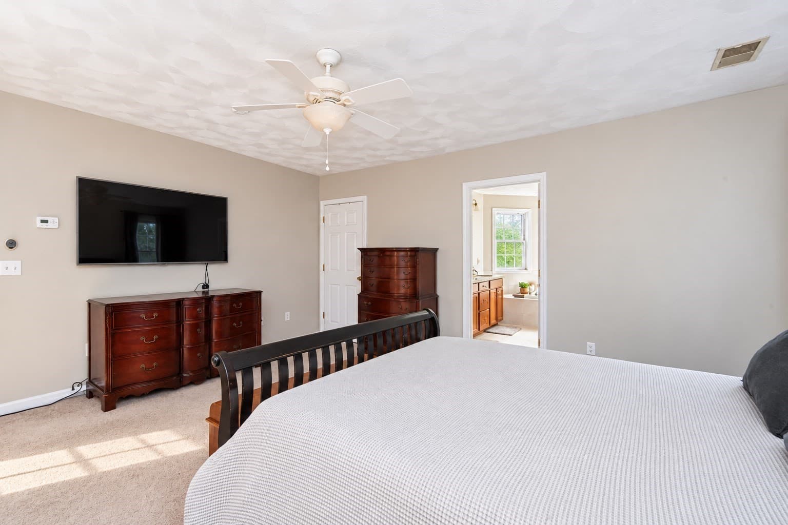 Single Family Residence at 14 West Ledge Rd, Clinton MA 01510, Clinton, photo 18 of 37
