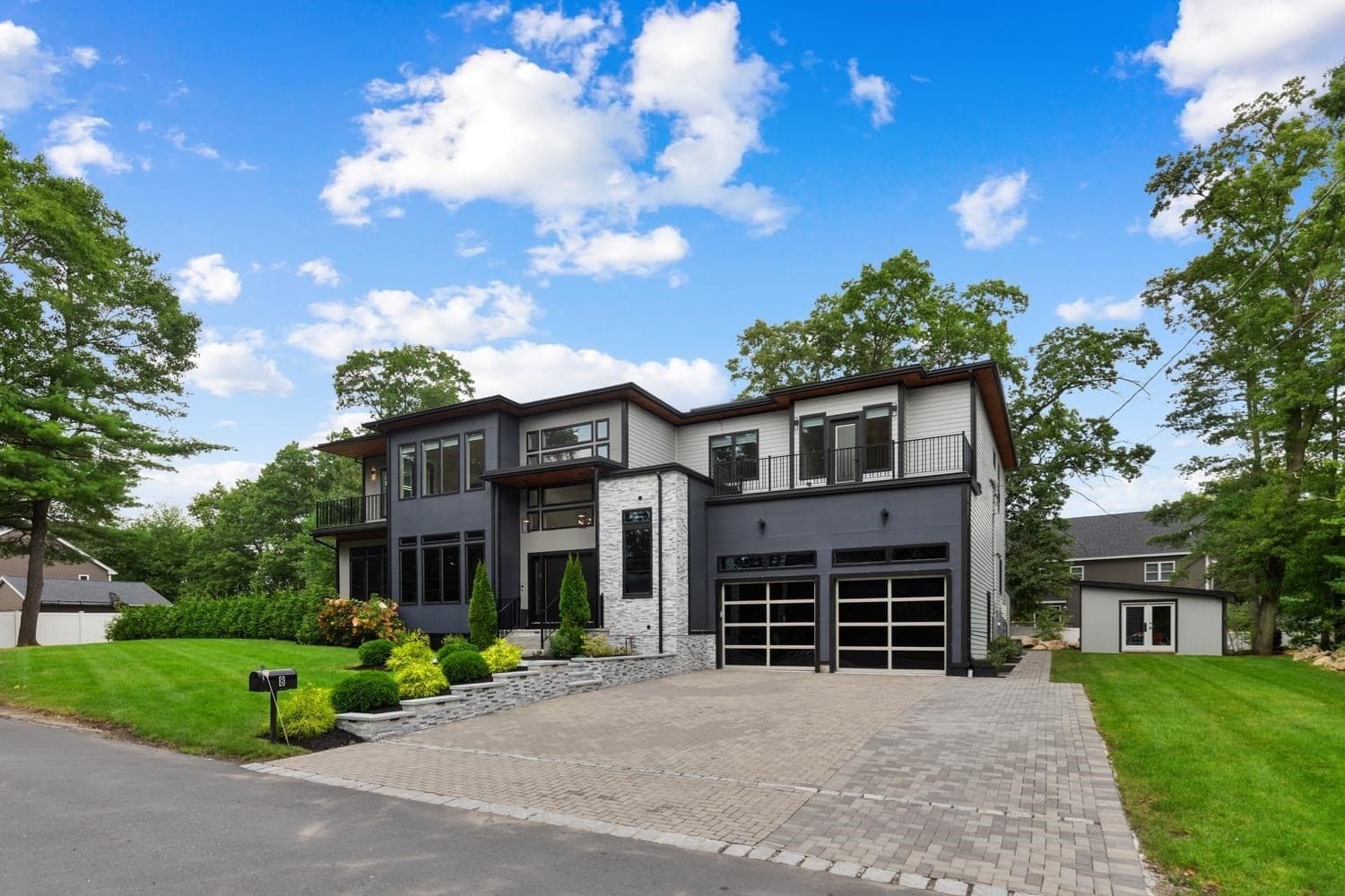 8 Jonathan Road, Burlington MA 01803