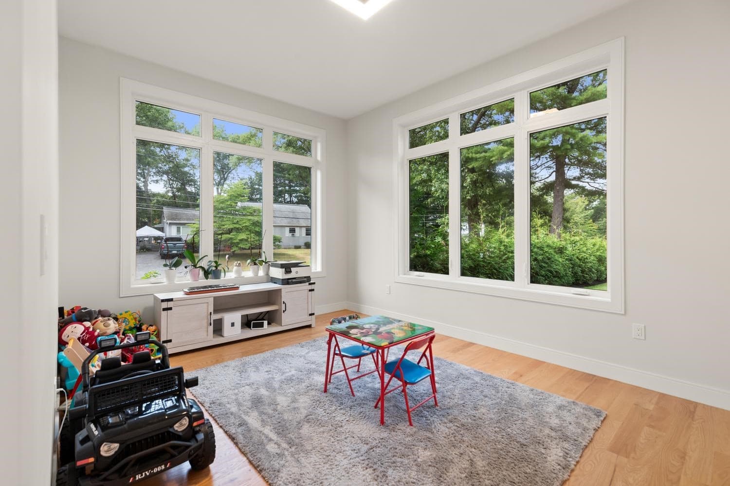 Single Family Residence at 8 Jonathan Road, Burlington MA 01803, Burlington, photo 9 of 42