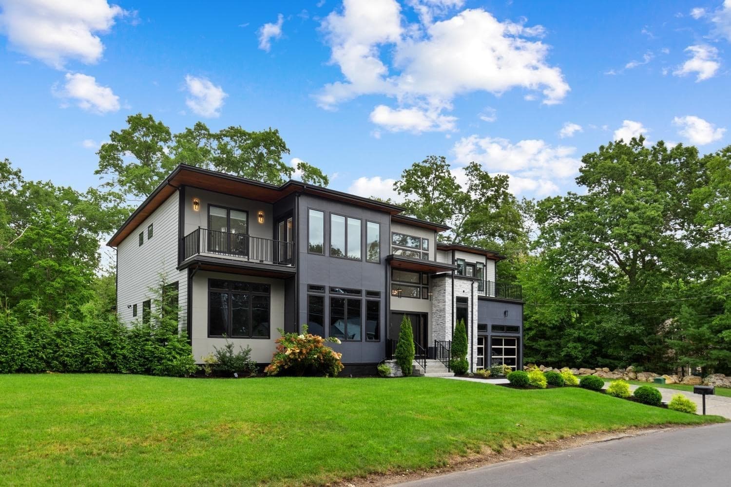Single Family Residence at 8 Jonathan Road, Burlington MA 01803, Burlington, photo 4 of 42
