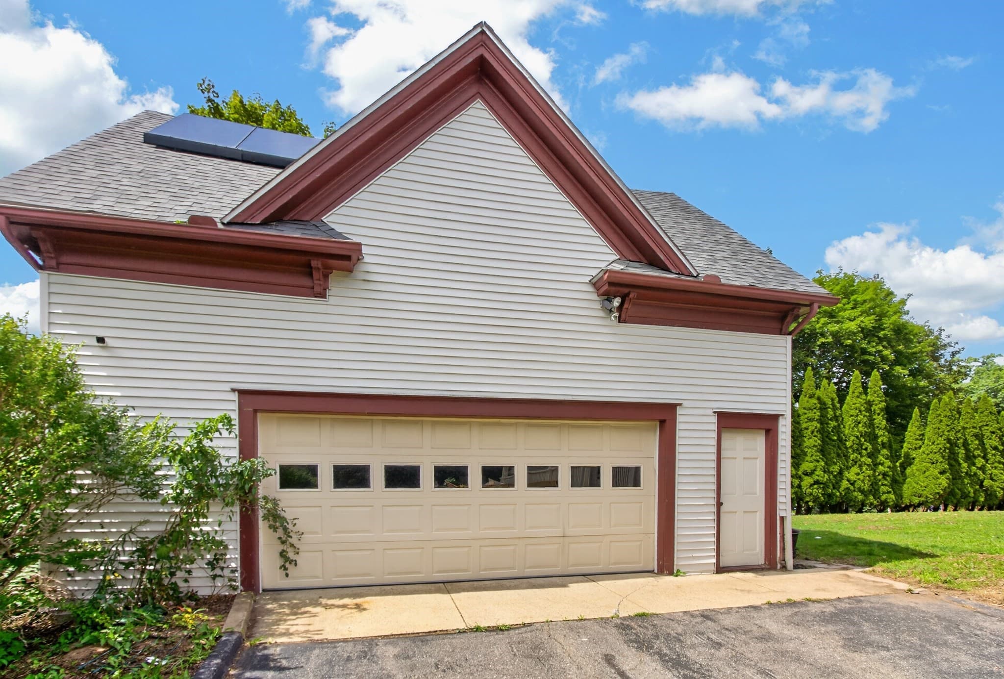 Single Family Residence at 141 Chestnut St, Gardner MA 01440, Gardner, photo 2 of 42