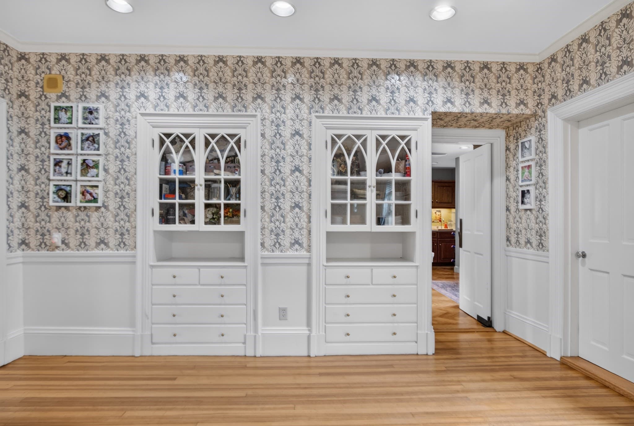 Single Family Residence at 141 Chestnut St, Gardner MA 01440, Gardner, photo 10 of 42