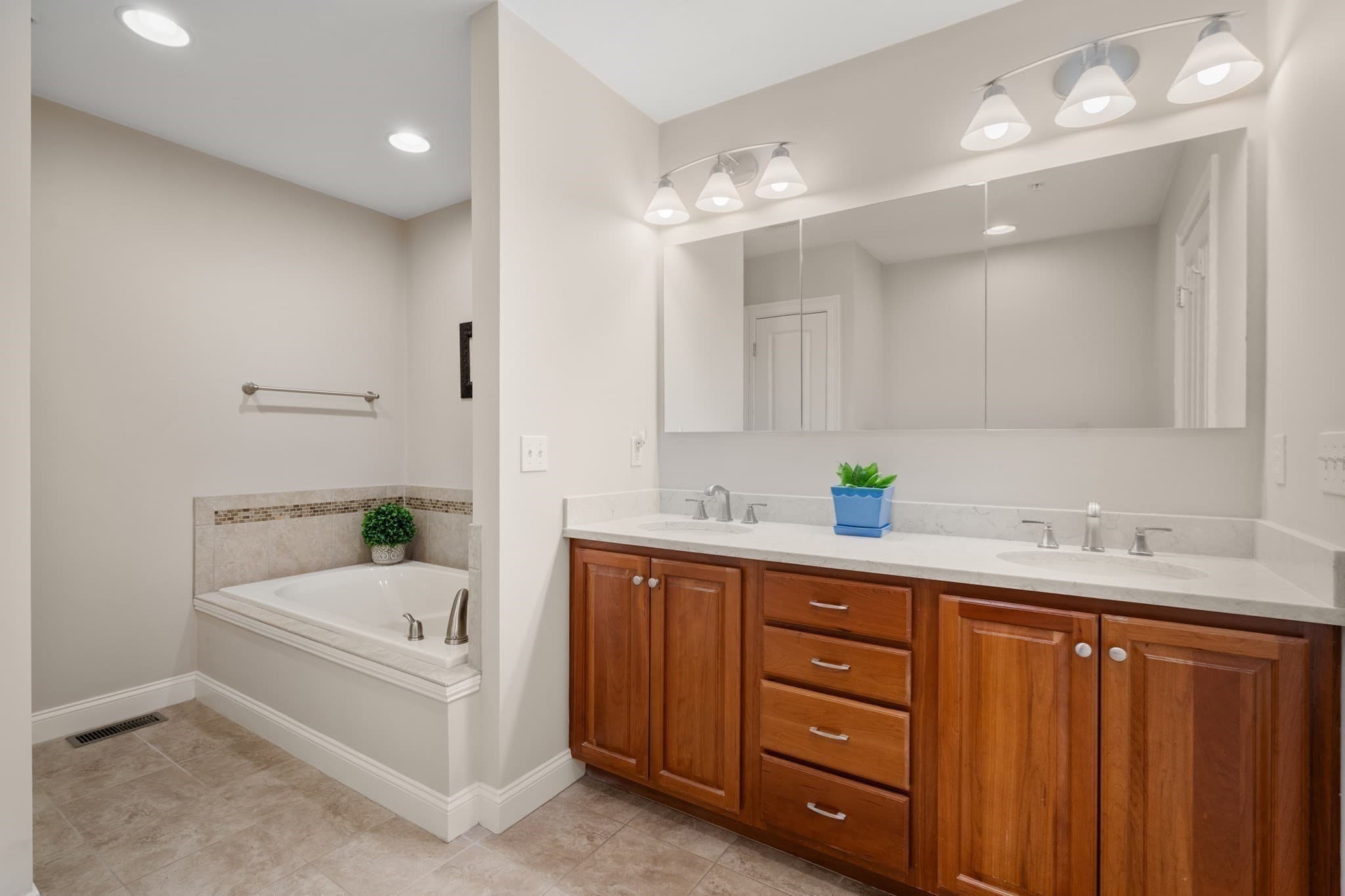 Condominium at 32 Old Framingham Rd # 8, Sudbury MA 01776, Sudbury, photo 22 of 42