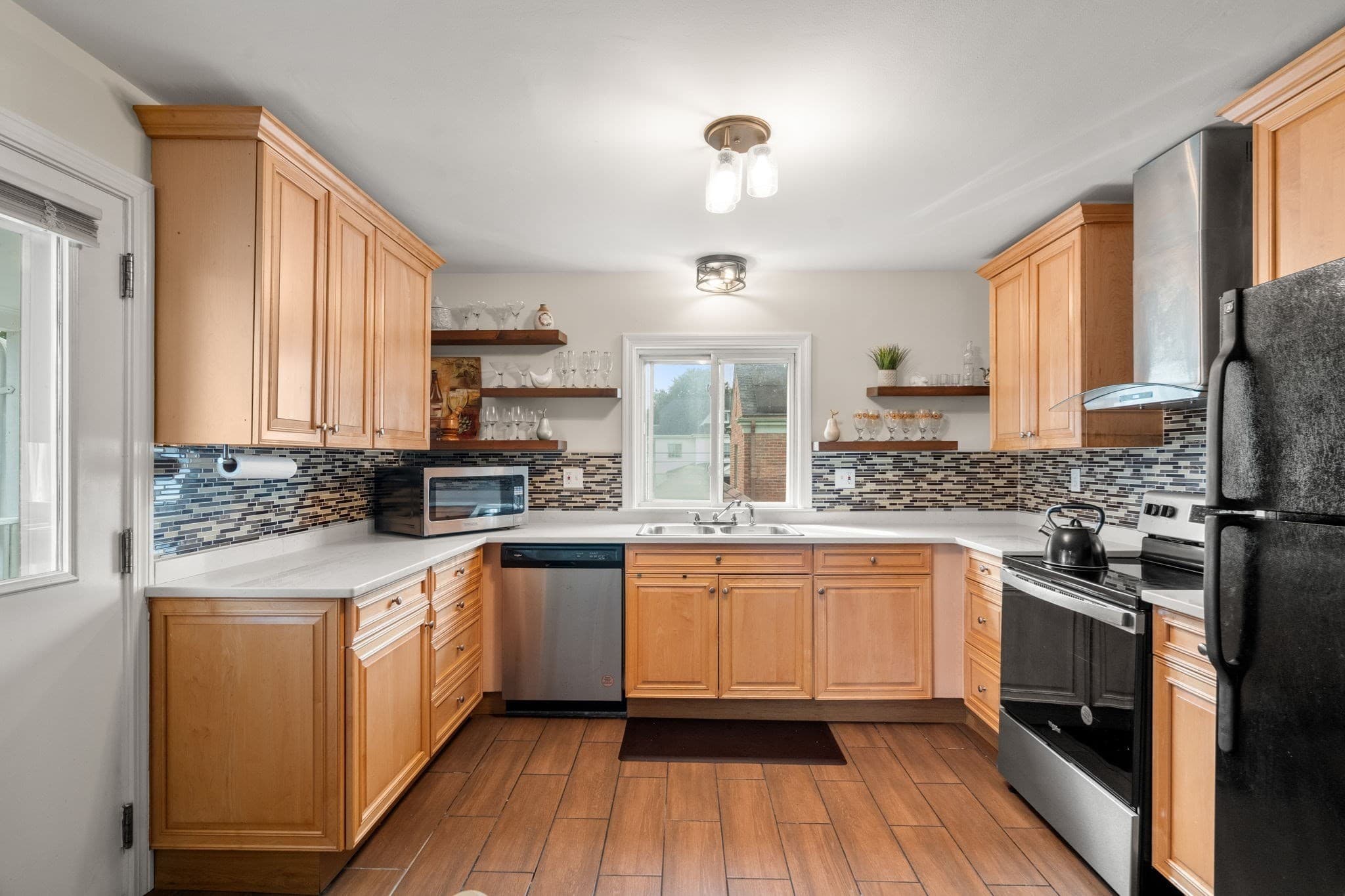 Multi Family at 190 Pleasant St, Winthrop MA 02152, Winthrop, photo 4 of 21