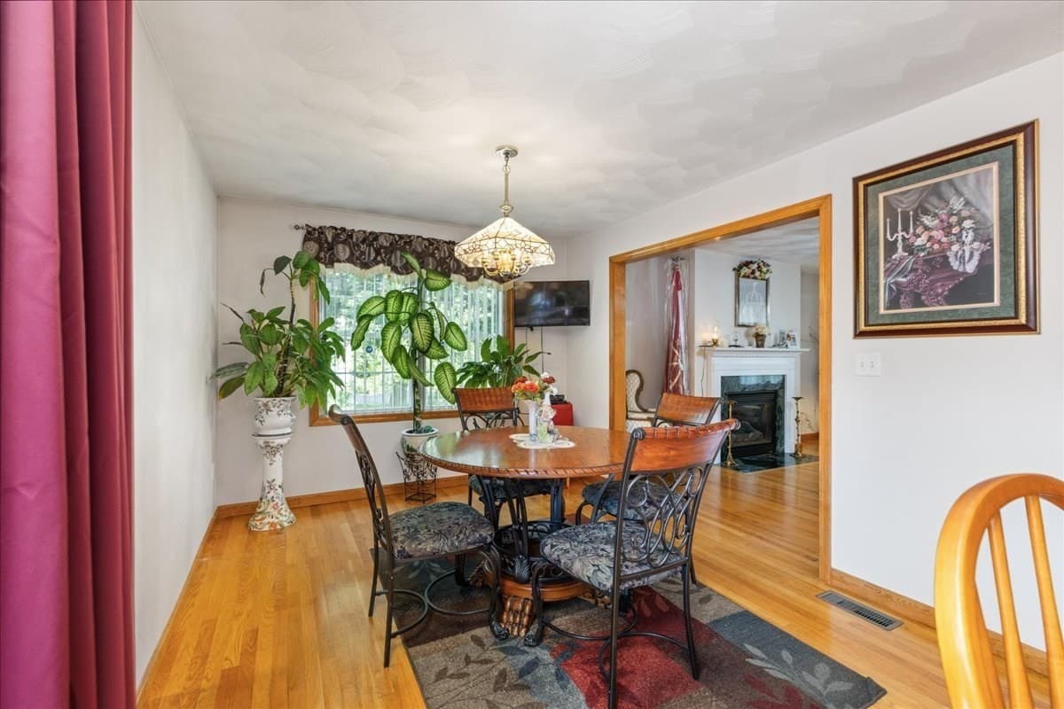 Single Family Residence at 8 Hunter Ave, Methuen MA 01844, Methuen, photo 6 of 29