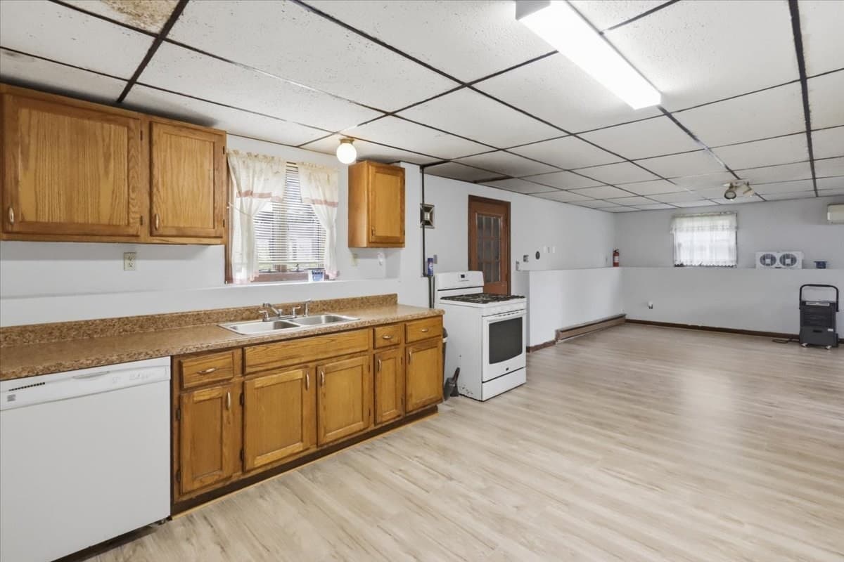 Single Family Residence at 49 Bakerville Rd, Dartmouth MA 02748, Dartmouth, photo 13 of 16