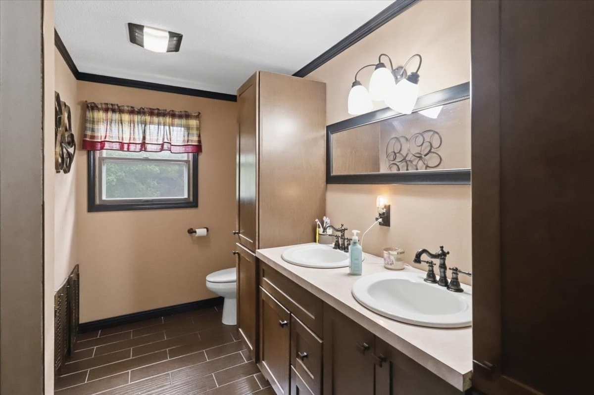 Single Family Residence at 49 Bakerville Rd, Dartmouth MA 02748, Dartmouth, photo 14 of 16