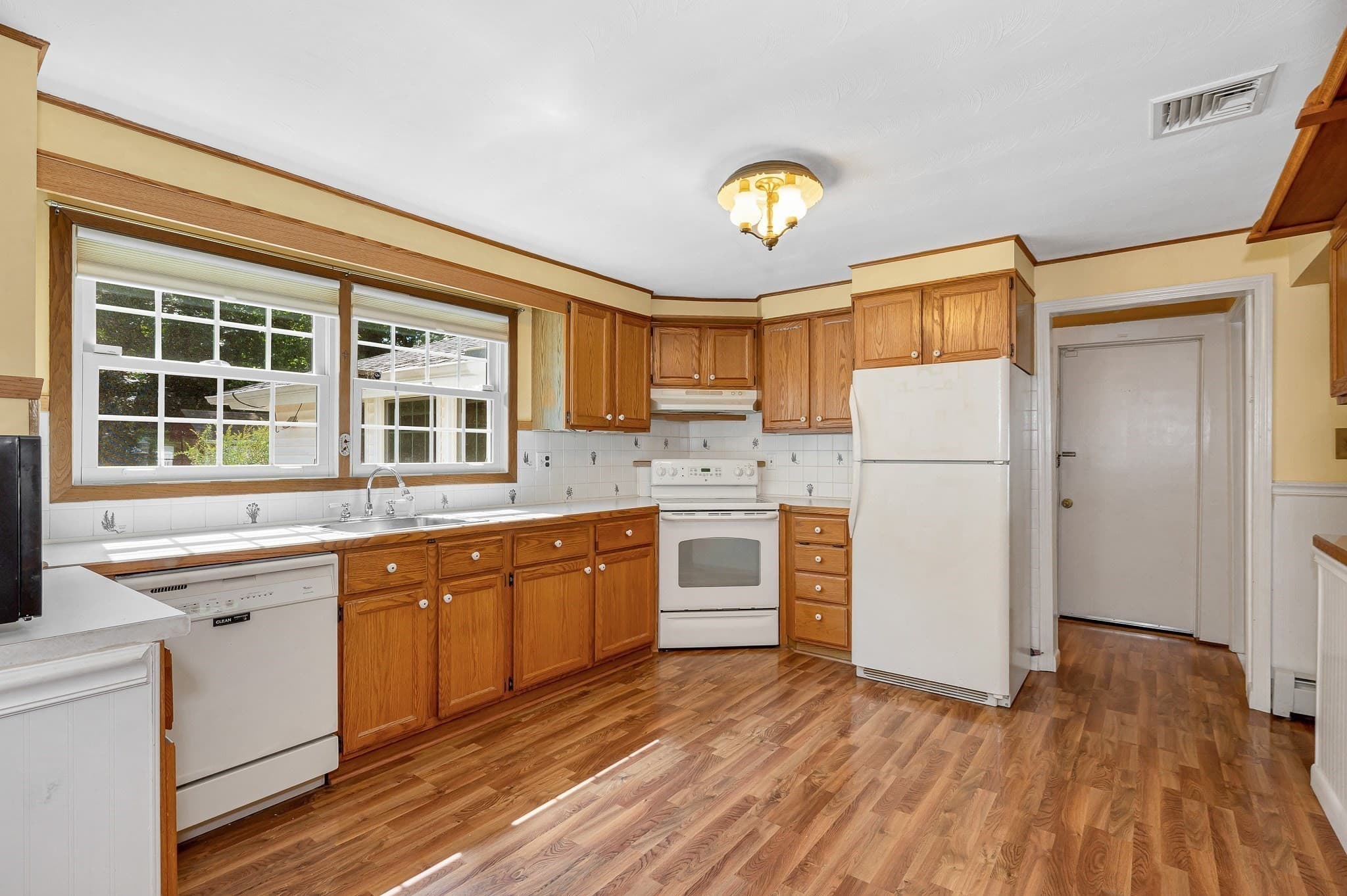 Single Family Residence at 16 Porter Rd, Chelmsford MA 01824, photo 7 of 35