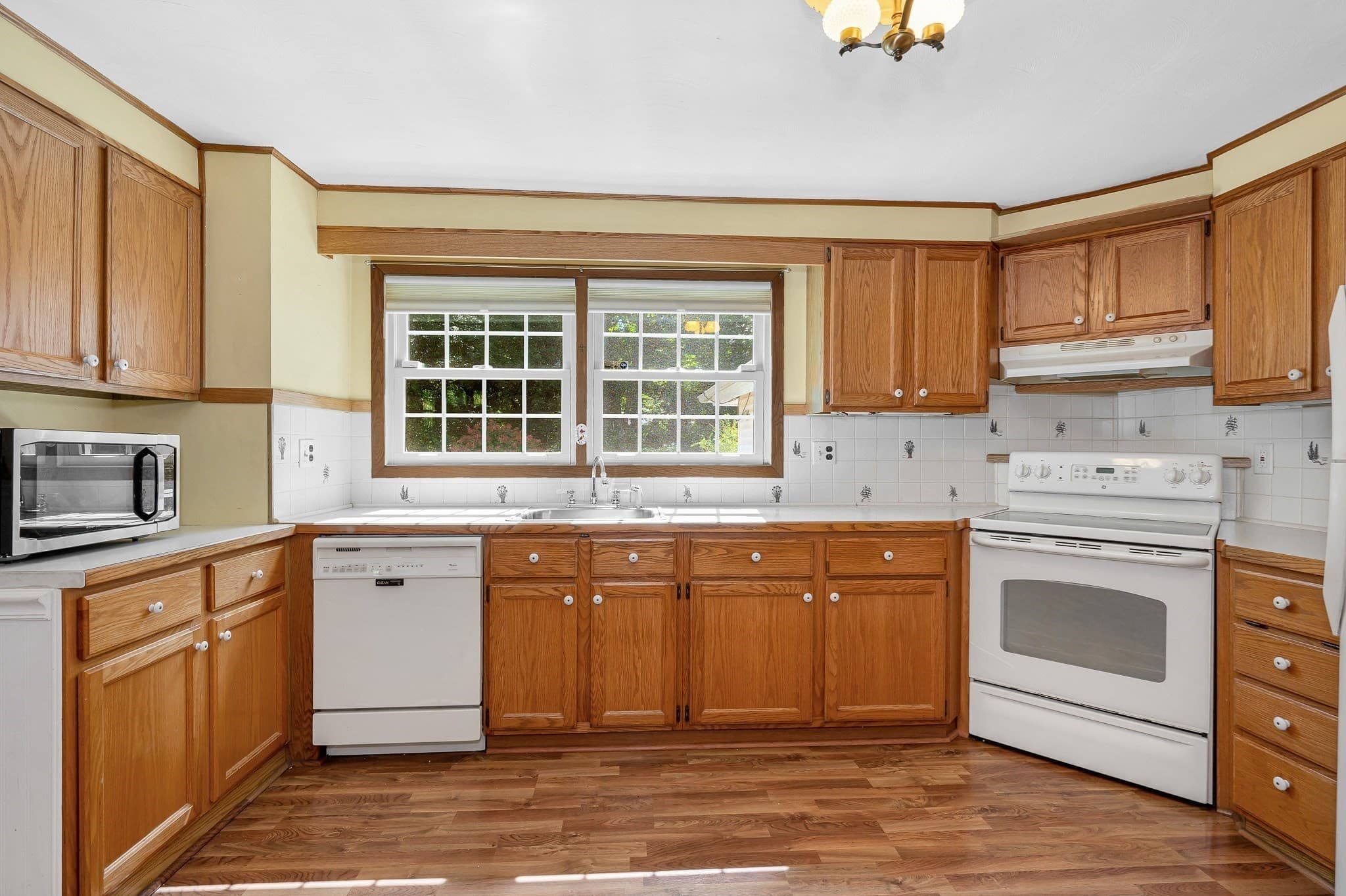 Single Family Residence at 16 Porter Rd, Chelmsford MA 01824, photo 8 of 35