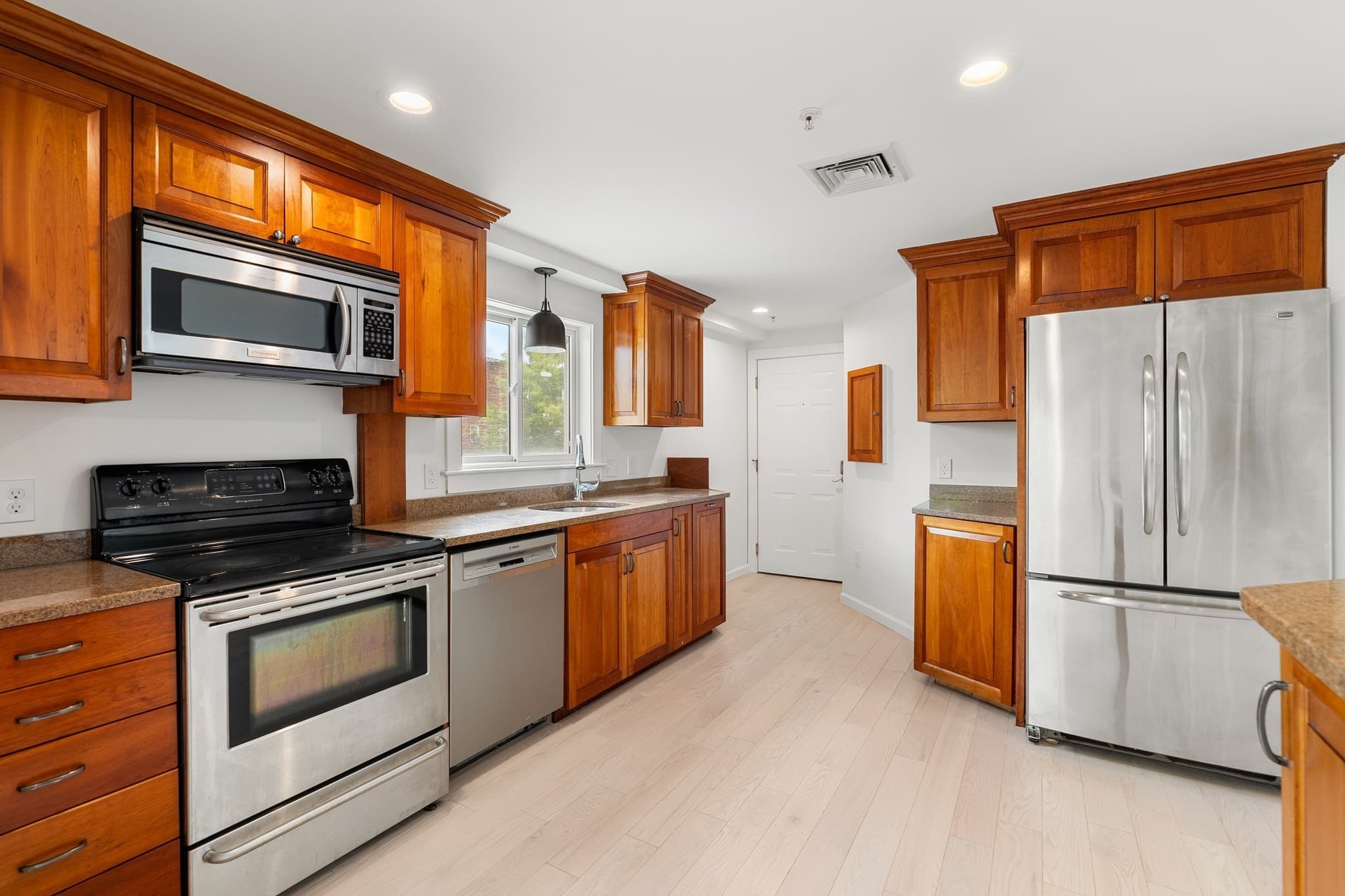 Condominium at 24 Glenwood Avenue # 3, Walpole MA 02081, Walpole, photo 17 of 42