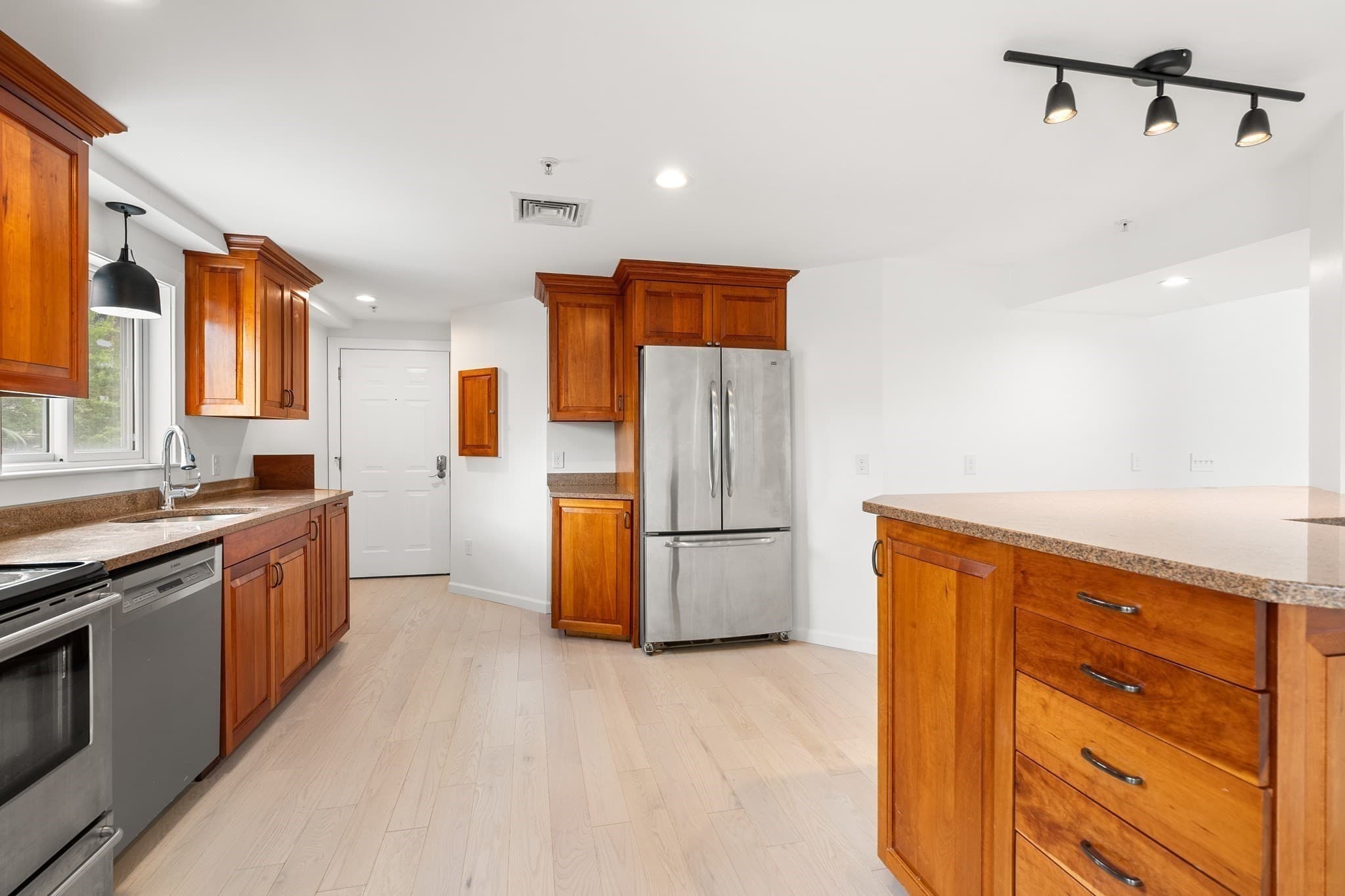 Condominium at 24 Glenwood Avenue # 3, Walpole MA 02081, Walpole, photo 20 of 42