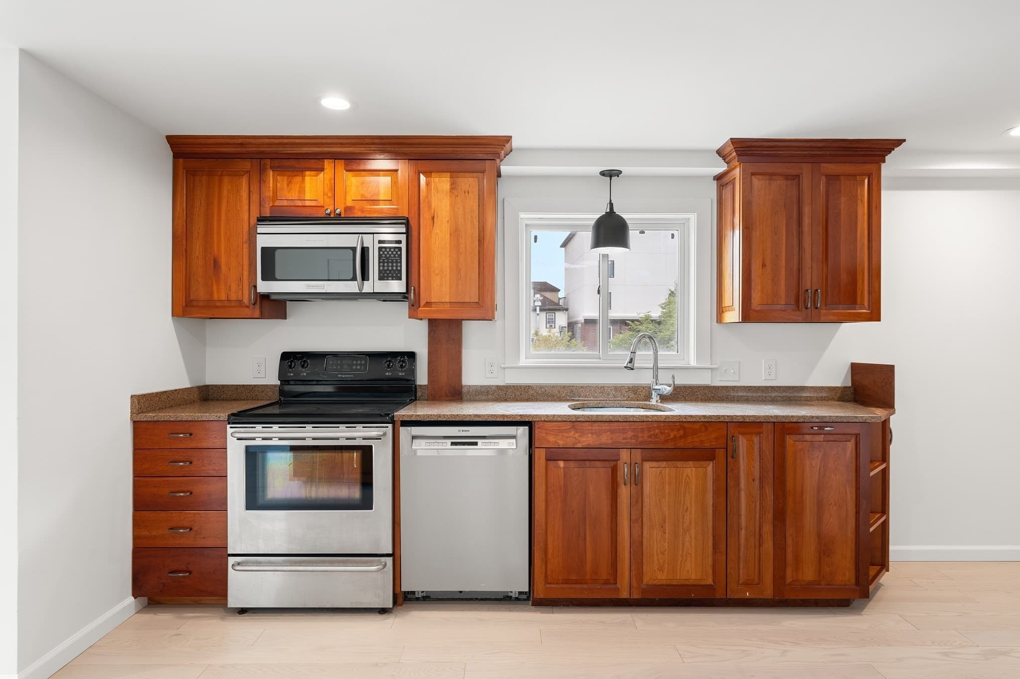 Condominium at 24 Glenwood Avenue # 3, Walpole MA 02081, Walpole, photo 19 of 42