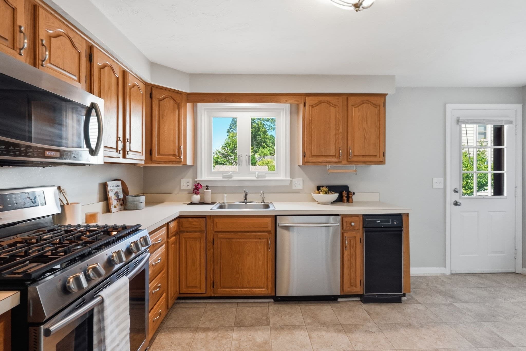 Condominium at 35 Merrymount Rd # 3, Quincy MA 02169, Quincy, photo 9 of 42