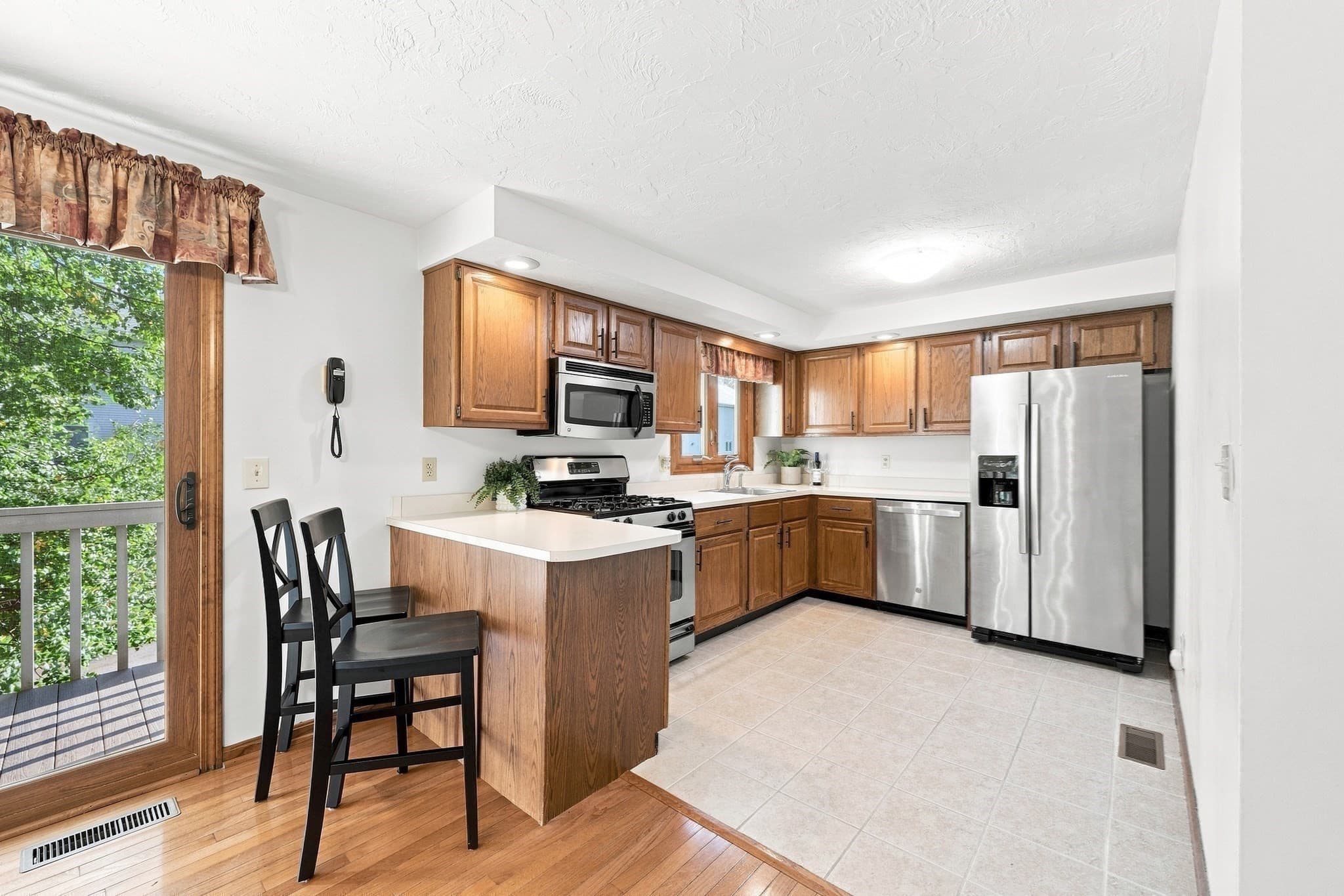 Condominium at 43 Villa Roma Dr # 43, Tewksbury MA 01876, Tewksbury, photo 13 of 42