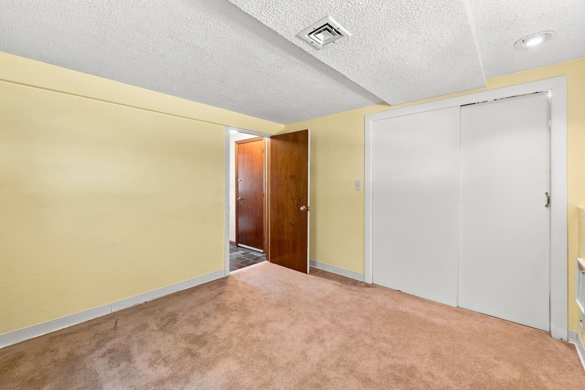 Condominium at 43 Villa Roma Dr # 43, Tewksbury MA 01876, Tewksbury, photo 7 of 42