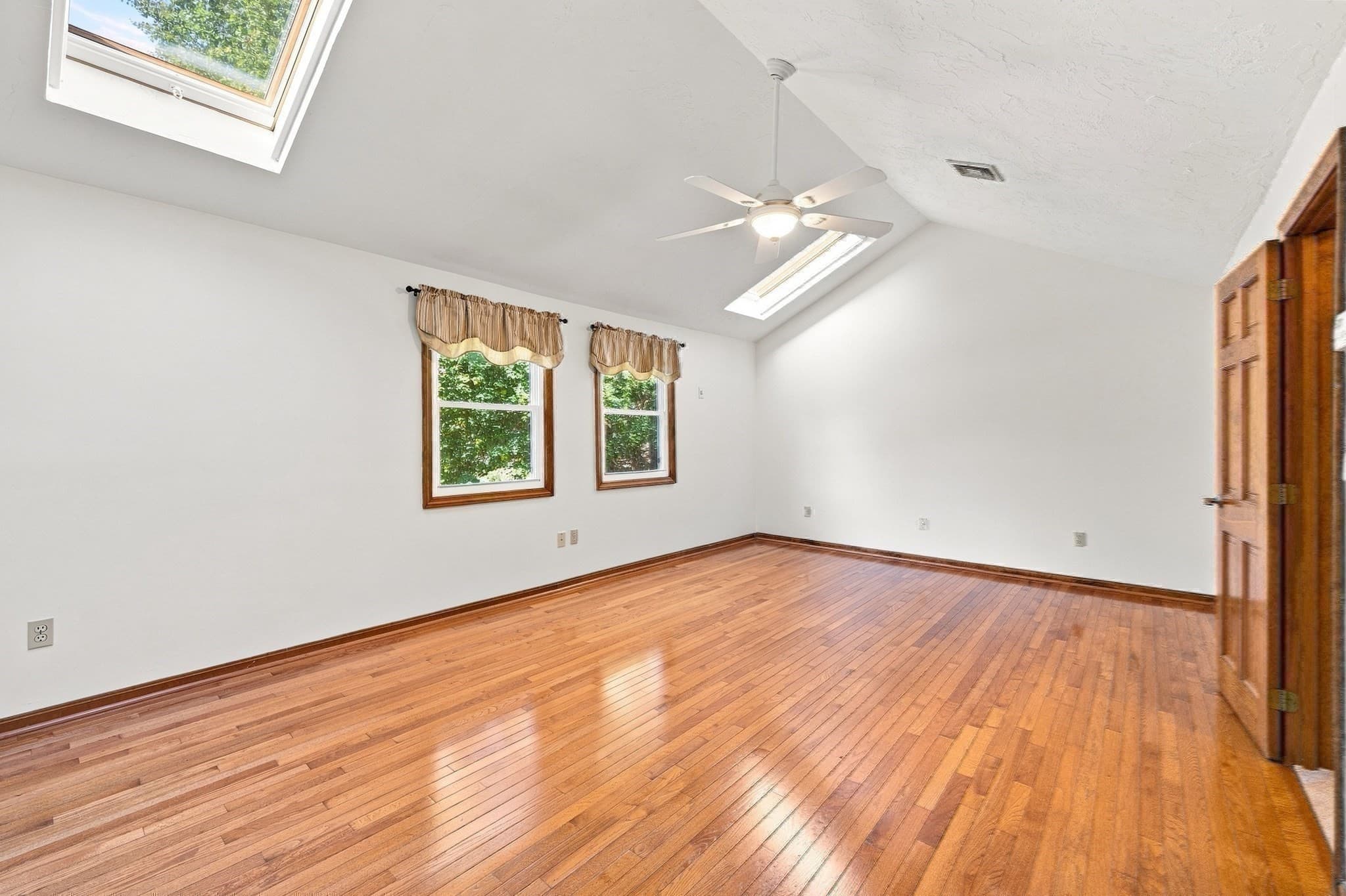 Condominium at 43 Villa Roma Dr # 43, Tewksbury MA 01876, Tewksbury, photo 34 of 42