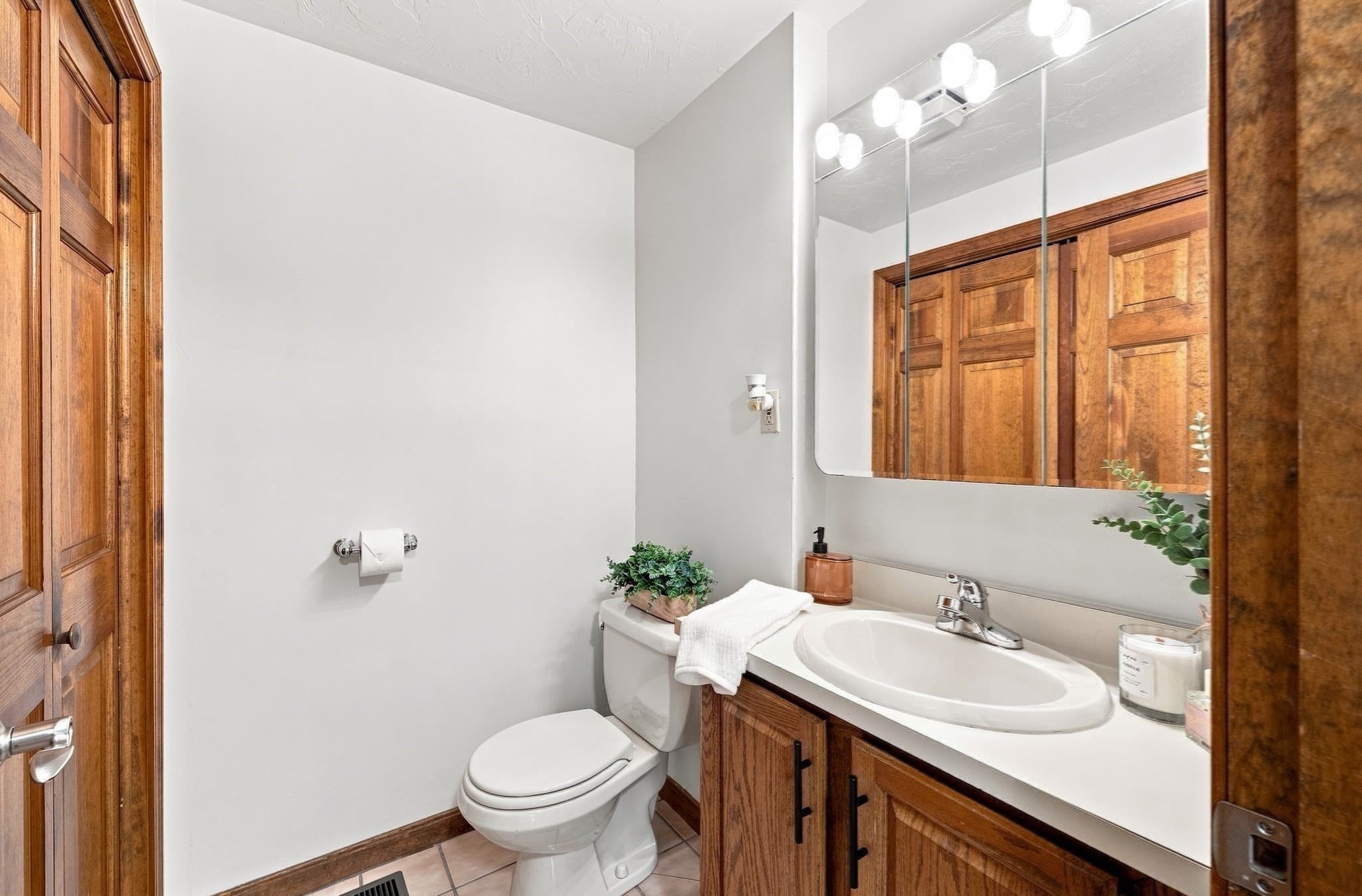 Condominium at 43 Villa Roma Dr # 43, Tewksbury MA 01876, Tewksbury, photo 10 of 42