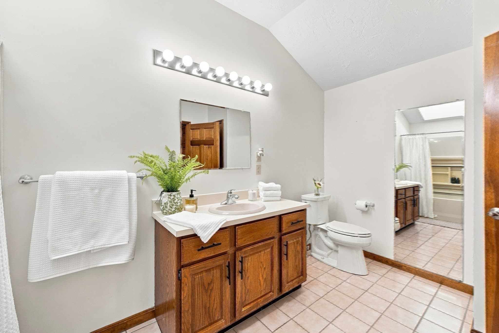 Condominium at 43 Villa Roma Dr # 43, Tewksbury MA 01876, Tewksbury, photo 33 of 42