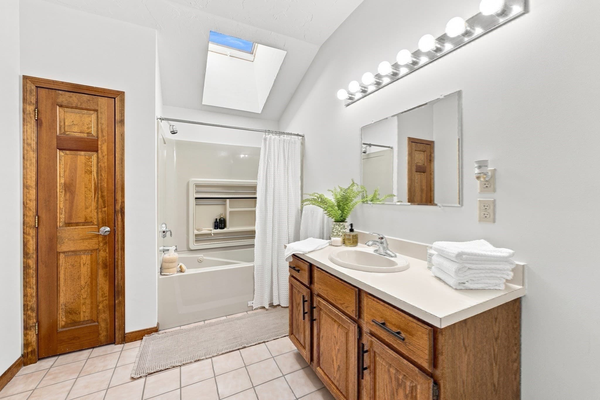 Condominium at 43 Villa Roma Dr # 43, Tewksbury MA 01876, Tewksbury, photo 31 of 42