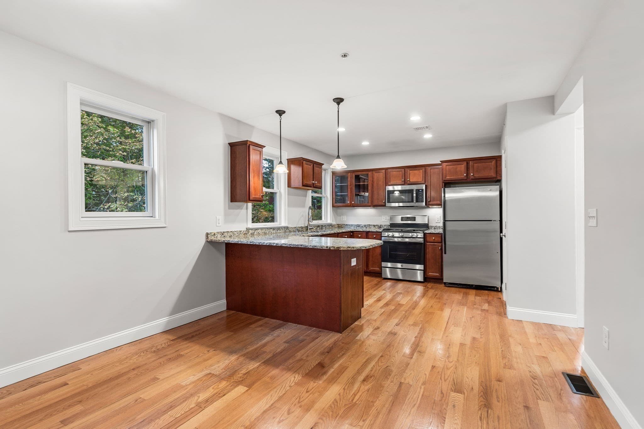 Condominium at 26 Andrew Street # 2R, Salem MA 01970, Salem, photo 13 of 32