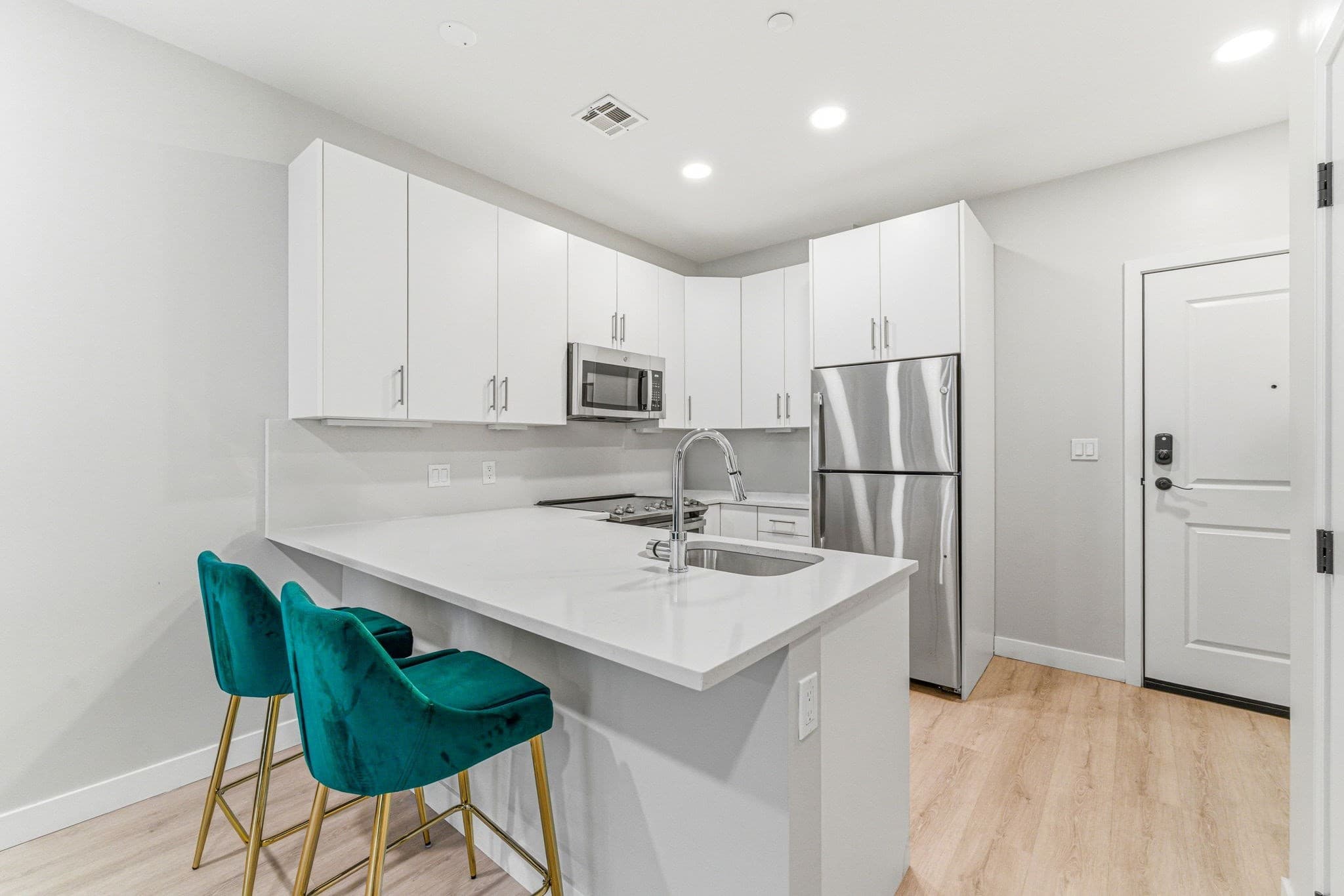 Condominium at 157 Chestnut # 203, Chelsea MA 02150, Chelsea, photo 3 of 28