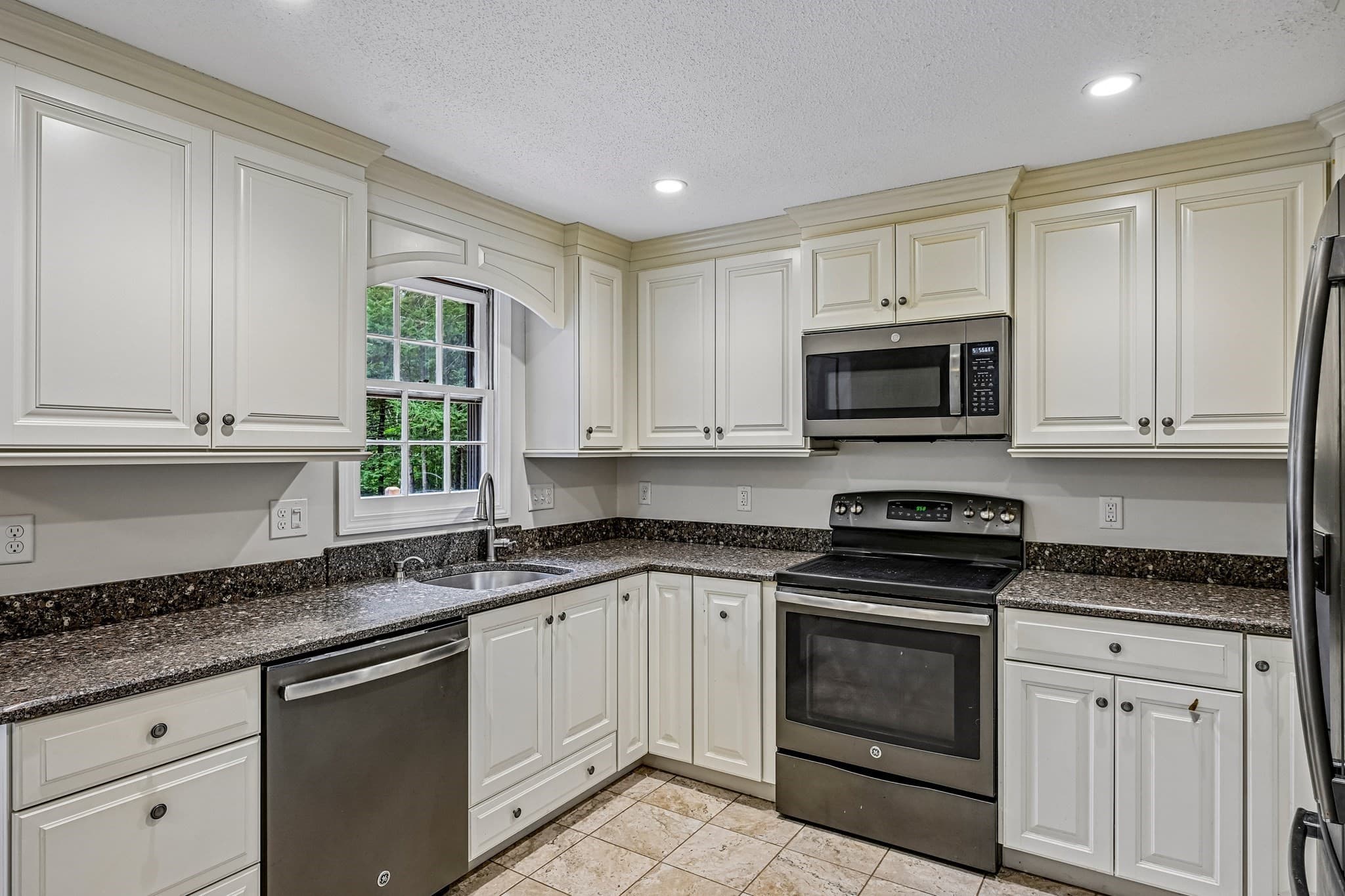 Single Family Residence at 35 Davidson Ave, Merrimack NH 03054, Merrimack, photo 6 of 41