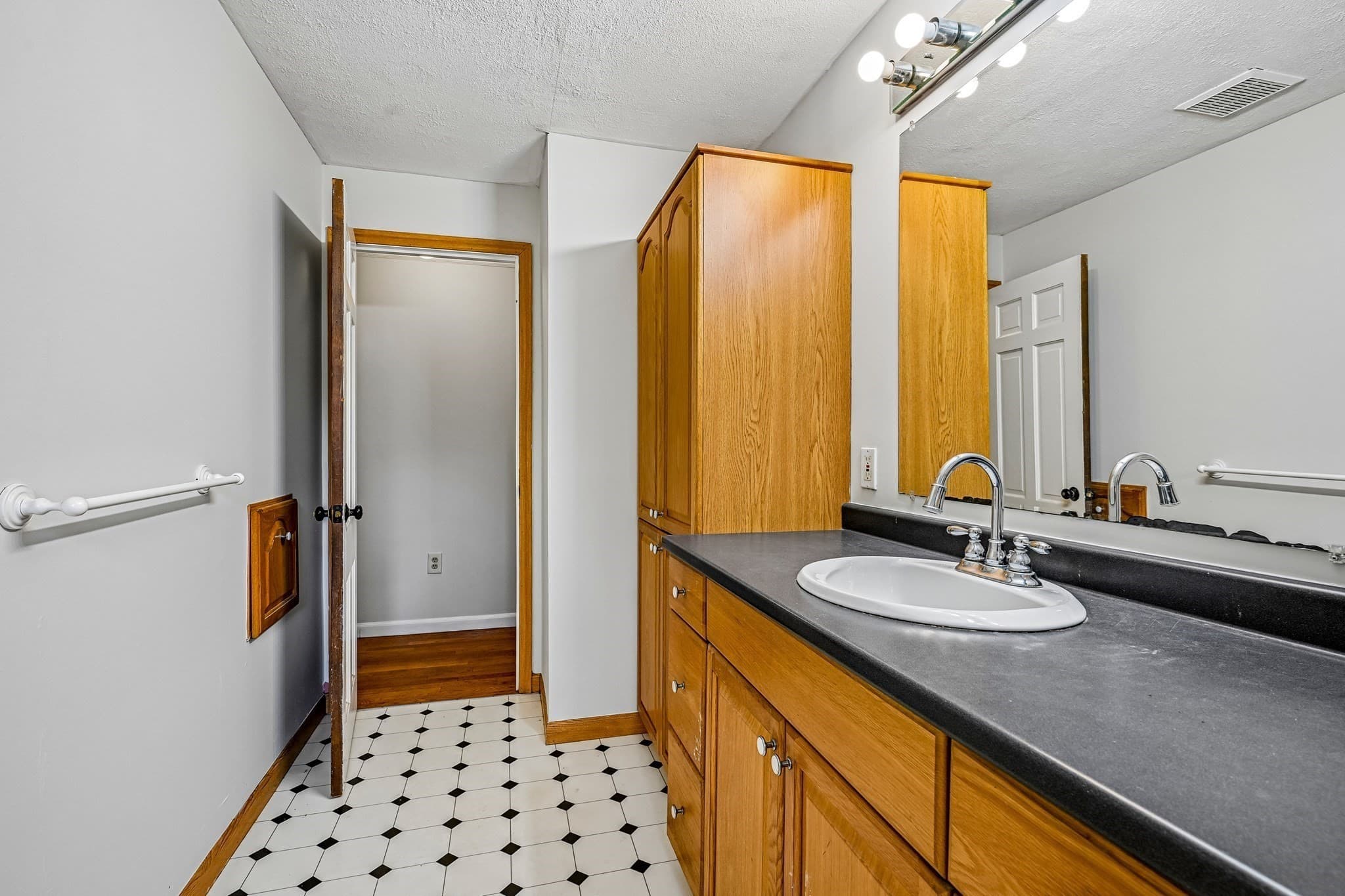 Single Family Residence at 35 Davidson Ave, Merrimack NH 03054, Merrimack, photo 16 of 41