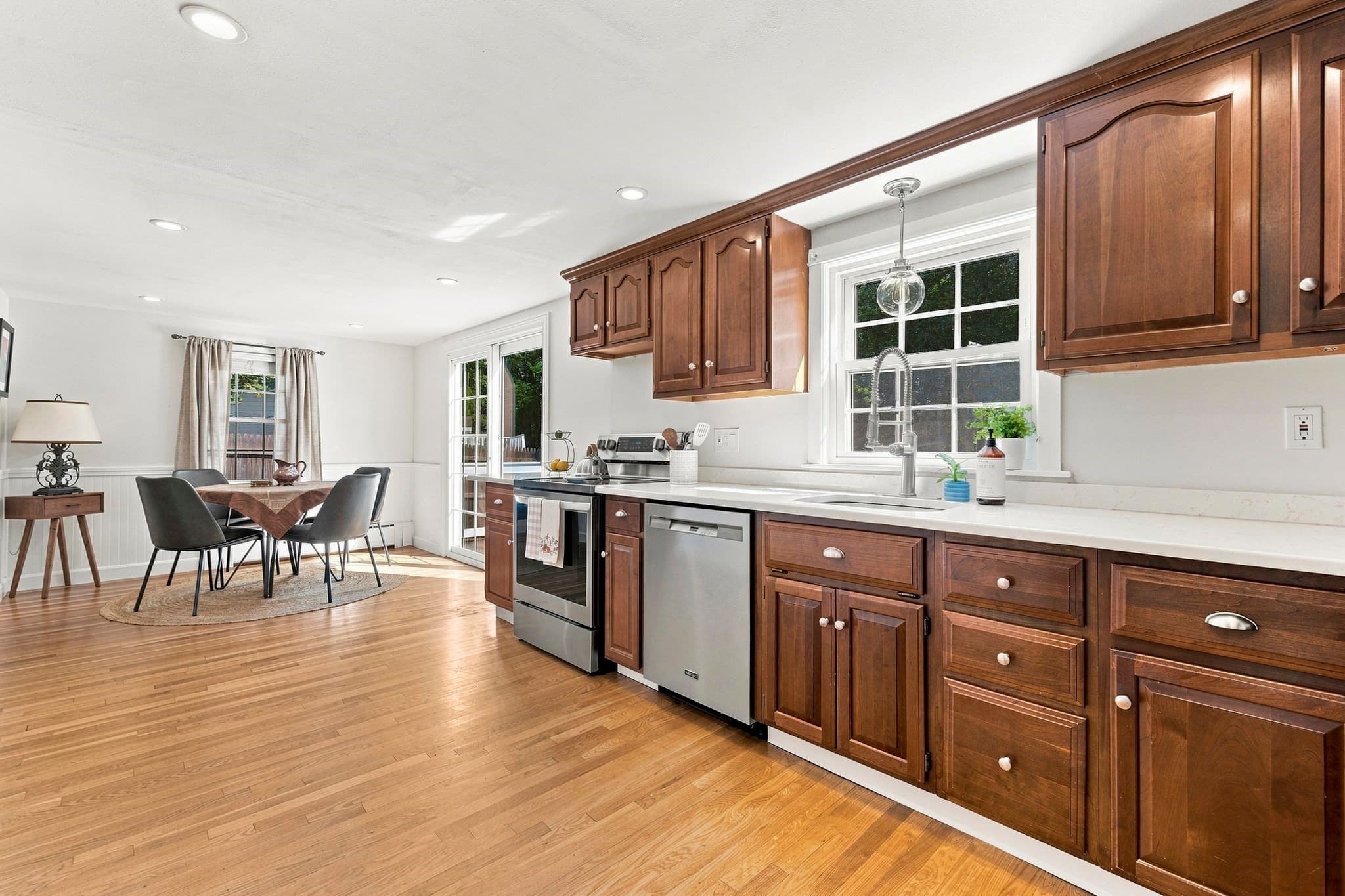 Single Family Residence at 446 Pine St, Weymouth MA 02190, photo 2 of 34