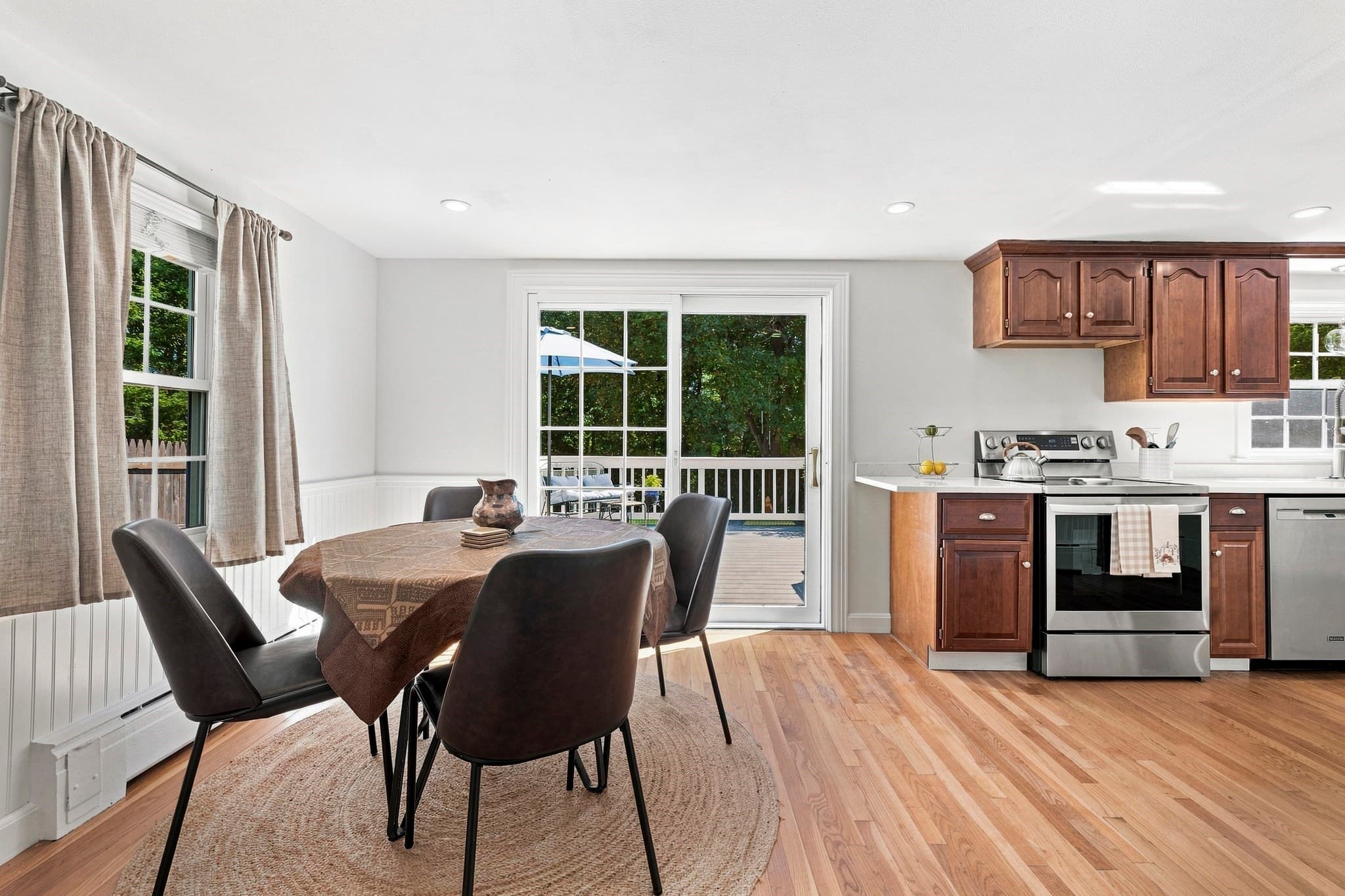 Single Family Residence at 446 Pine St, Weymouth MA 02190, photo 6 of 34