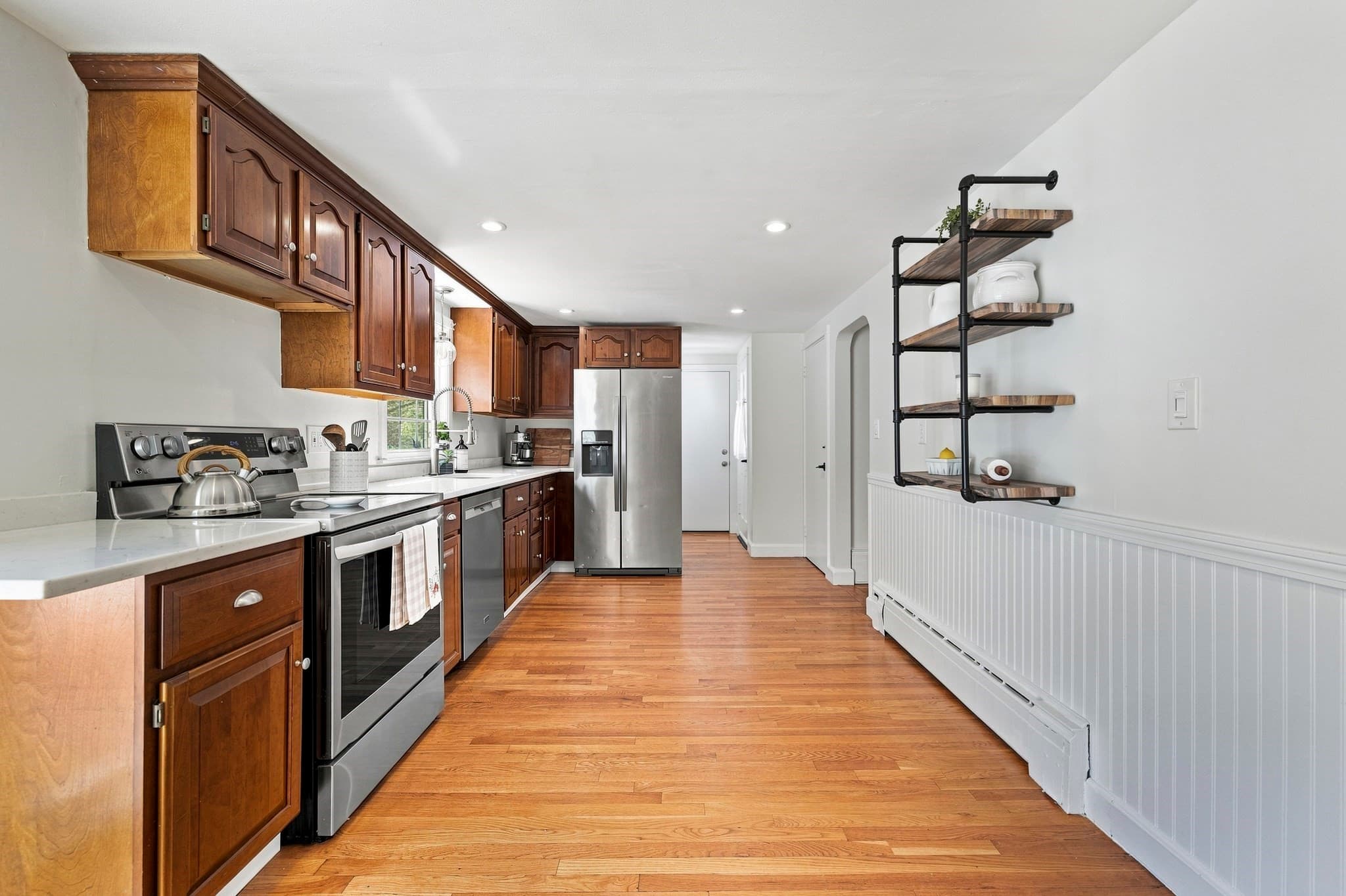 Single Family Residence at 446 Pine St, Weymouth MA 02190, photo 5 of 34