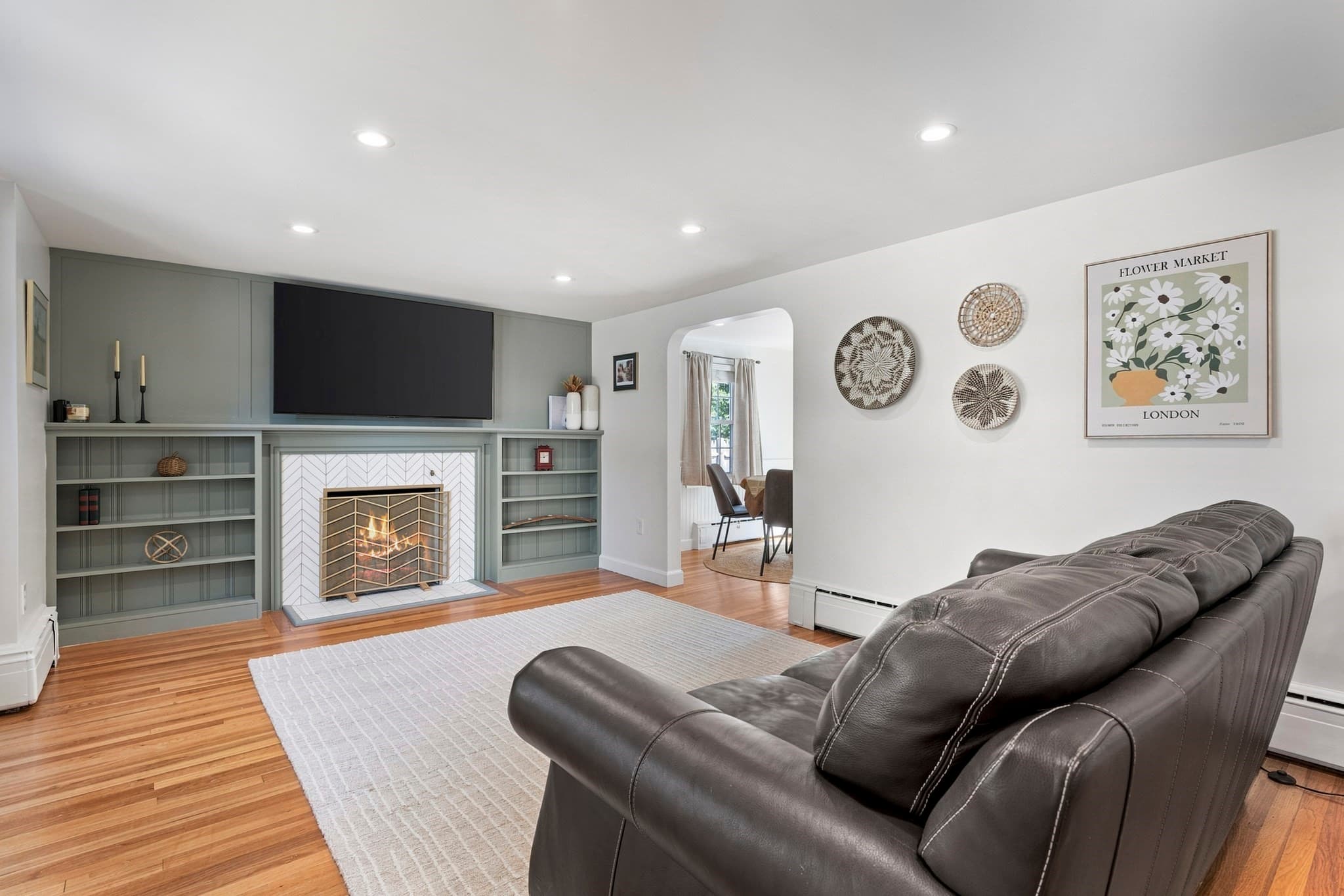 Single Family Residence at 446 Pine St, Weymouth MA 02190, photo 9 of 34