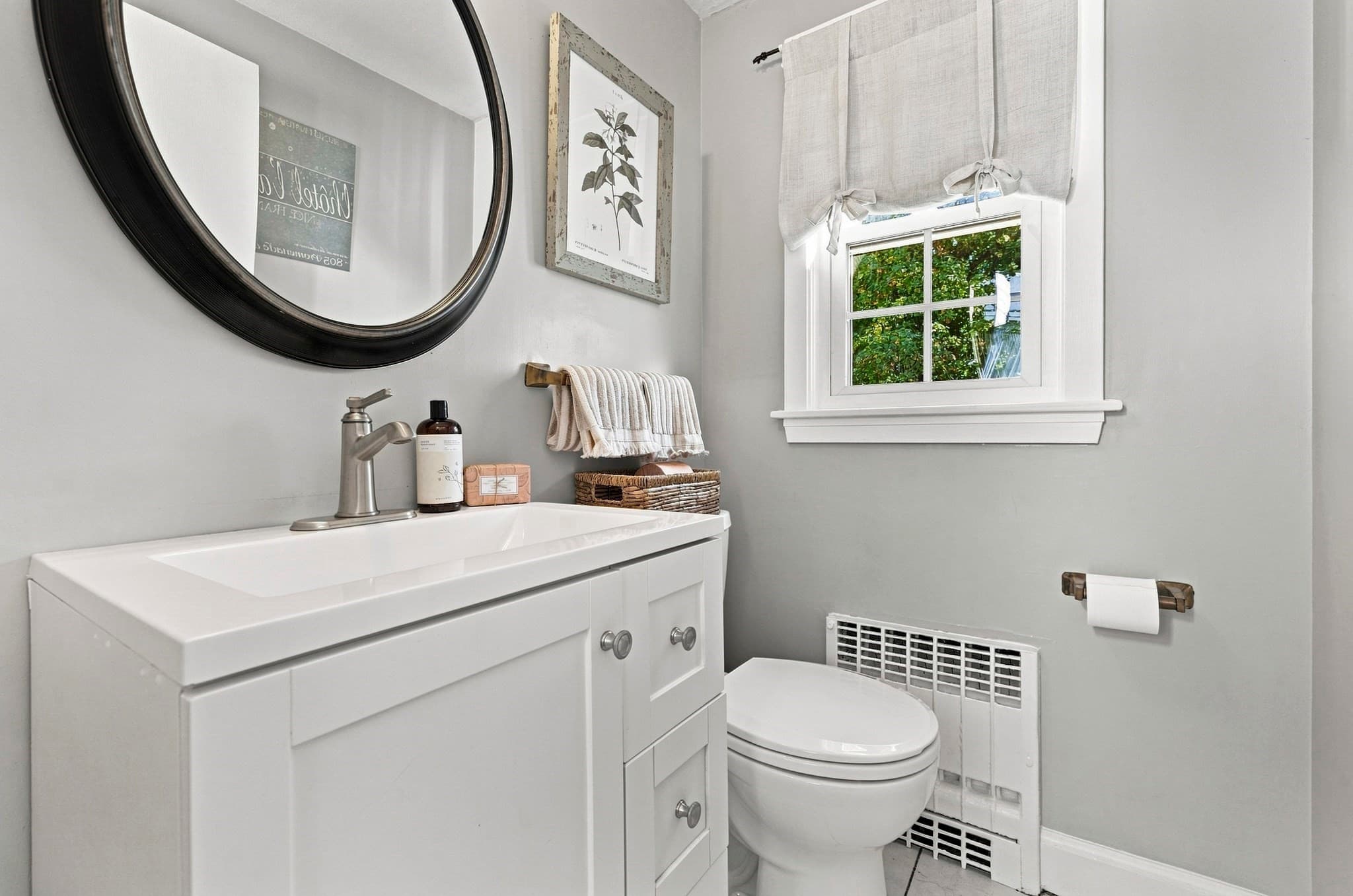 Single Family Residence at 446 Pine St, Weymouth MA 02190, photo 14 of 34