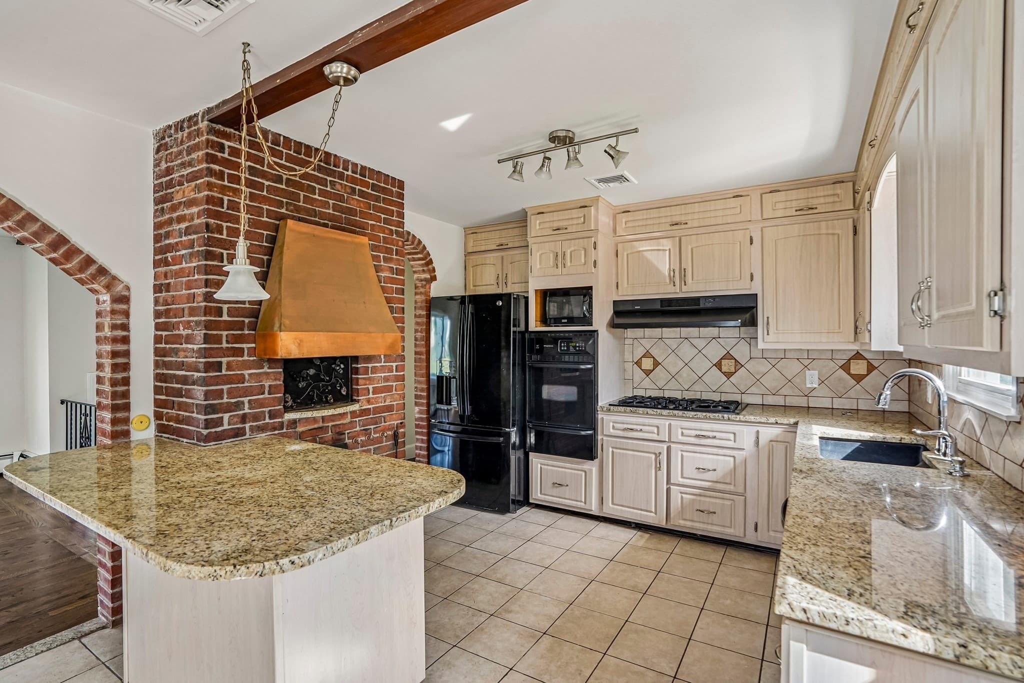 Single Family Residence at 56 Cushing St, North Providence RI 02904, North Providence, photo 3 of 31
