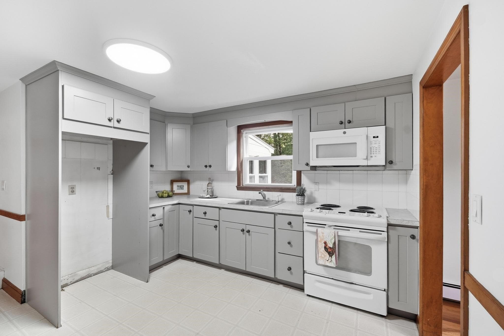 Single Family Residence at 32 Dividence Rd, Reading MA 01867, Reading, photo 13 of 42