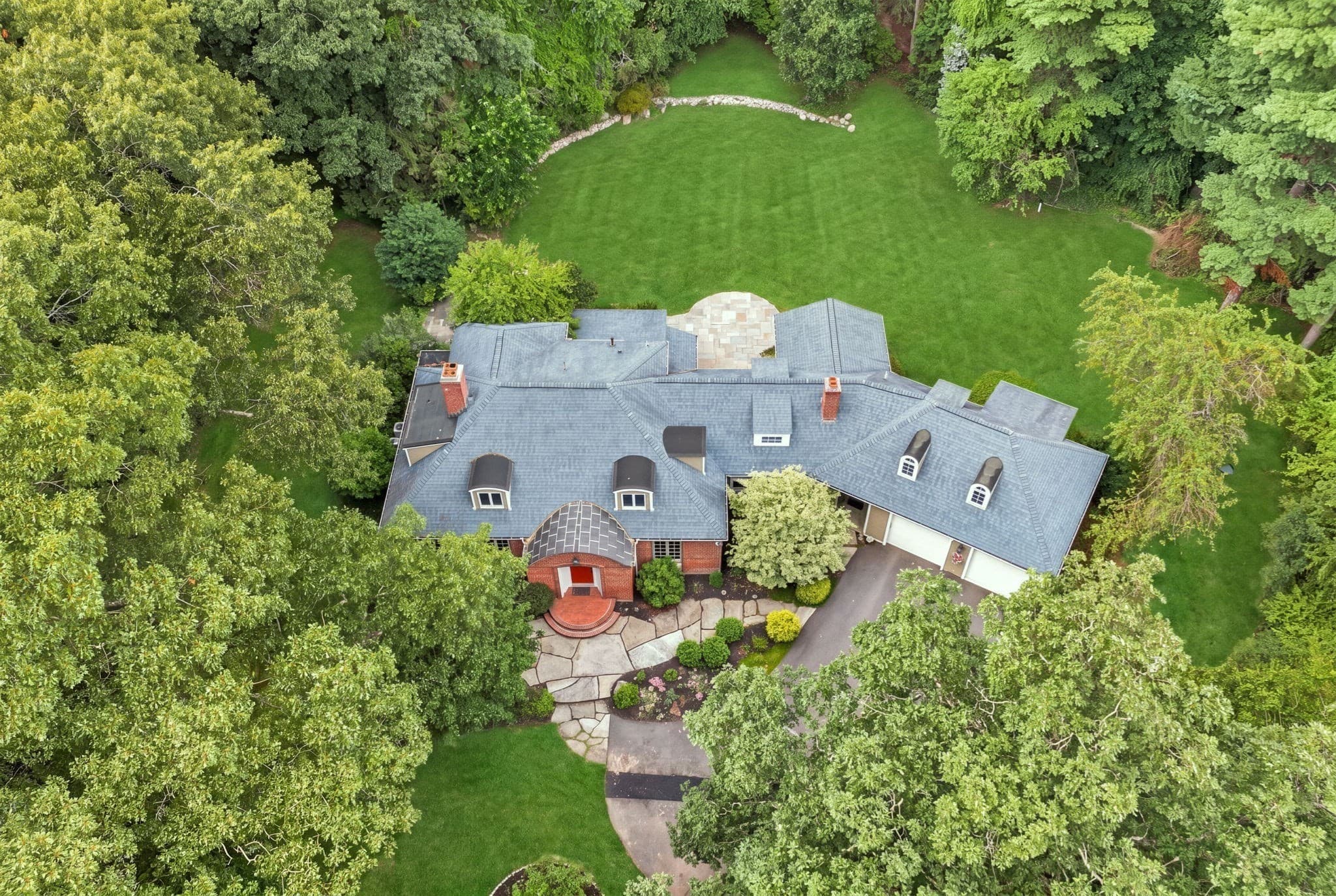 8 Buttercup Ln, Dover MA 02030