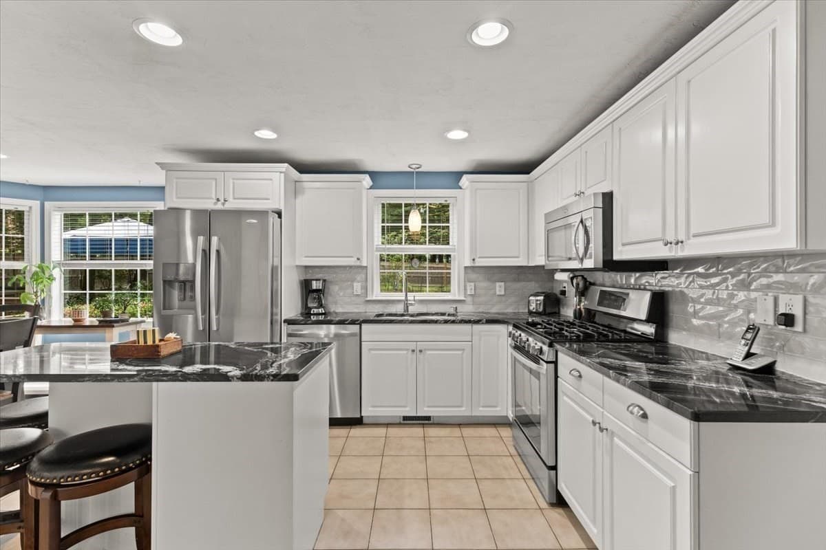 Single Family Residence at 194 Woodlawn Street, Taunton MA 02718, photo 9 of 41