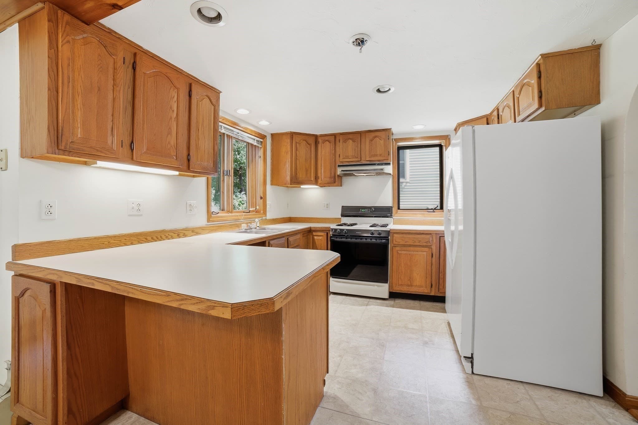 2 Family - 2 Units Up/Down at 102 Sycamore Street, Millbury MA 01527, Millbury, photo 6 of 32